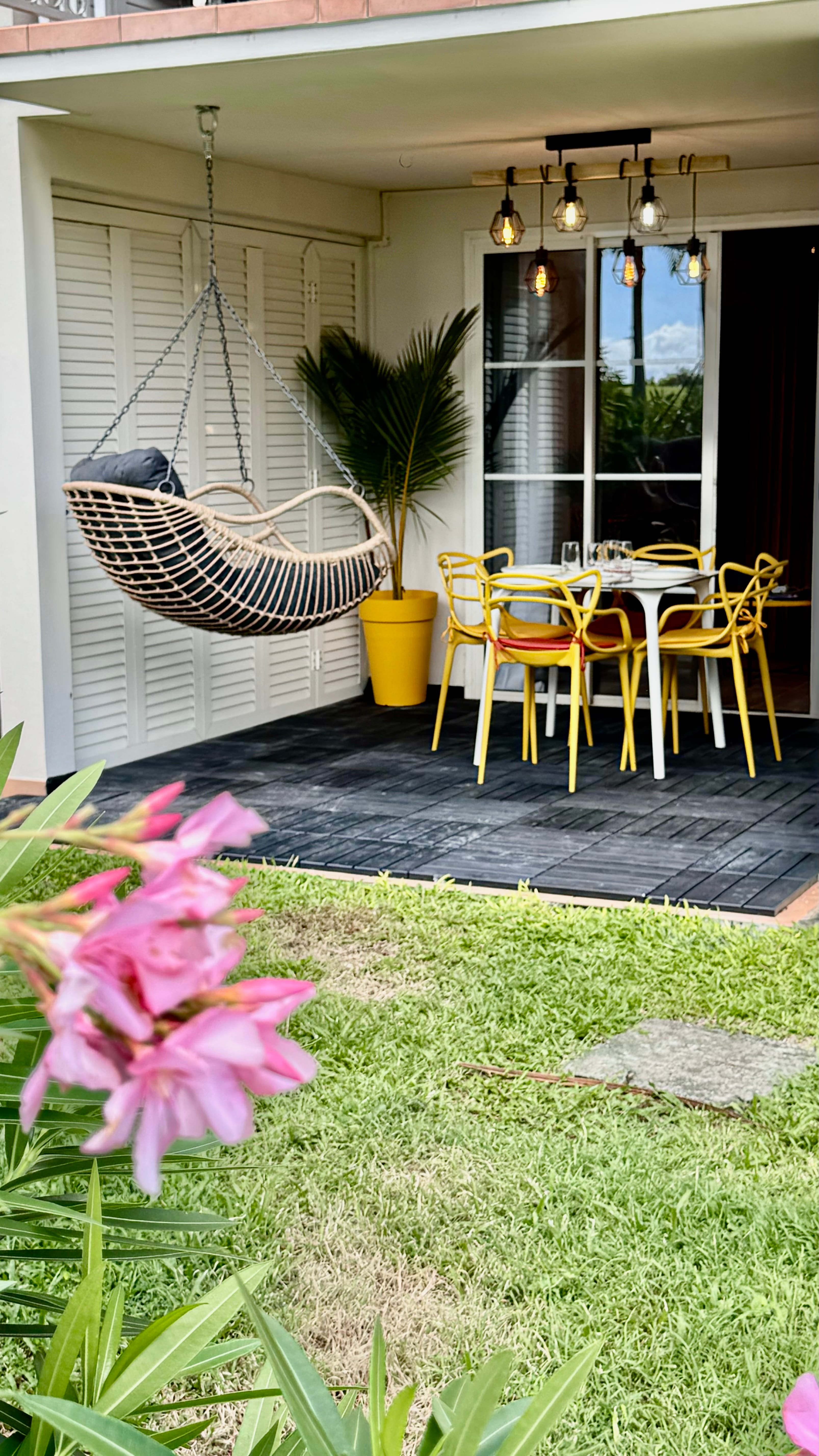Extérieur vue terrasse 2 - TI KAZ SOLEY - PIERRE ET VACANCES MARTINIQUE - Conciergerie SHIVAKEYS