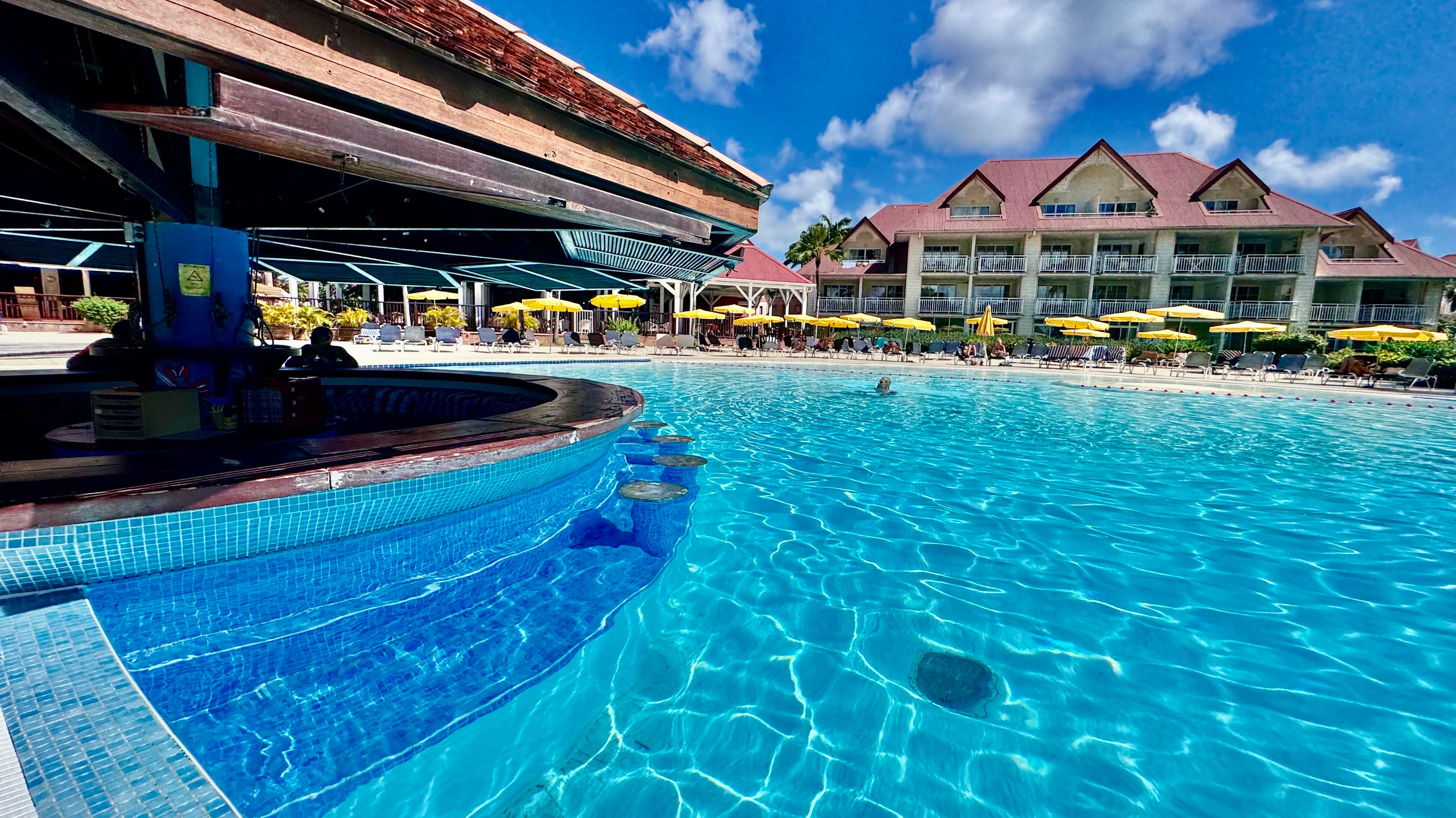 Piscine vue 4 - TI KAZ SOLEY - PIERRE ET VACANCES MARTINIQUE - Conciergerie SHIVAKEYS