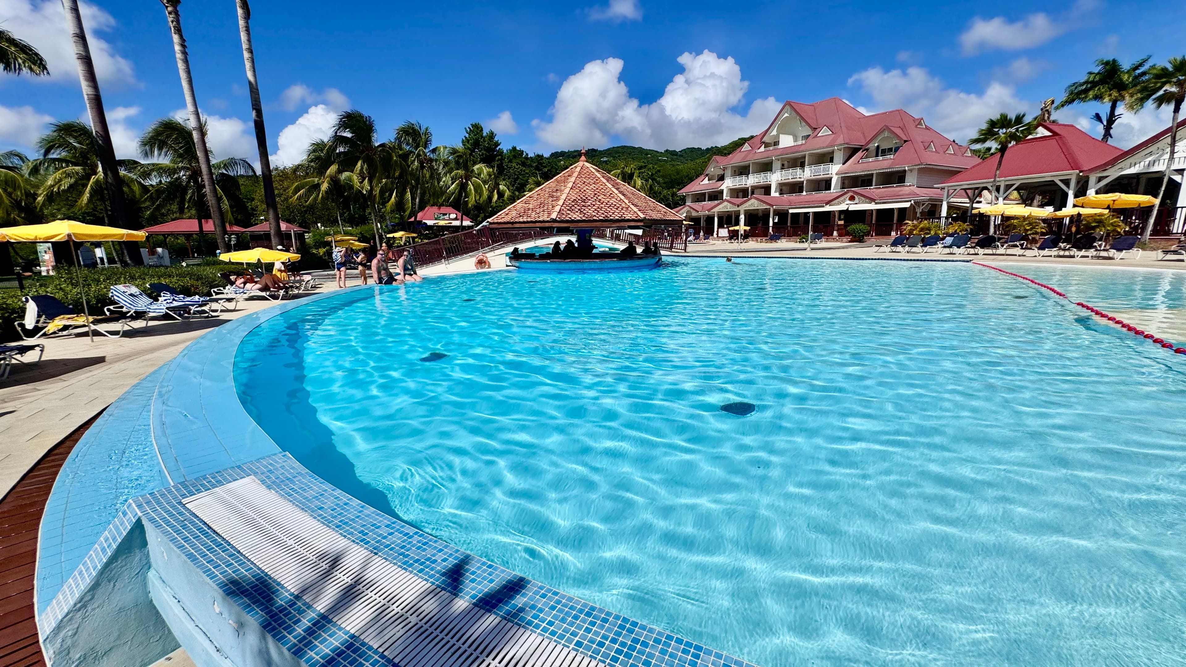 Piscine vue 5 - TI KAZ SOLEY - PIERRE ET VACANCES MARTINIQUE - Conciergerie SHIVAKEYS