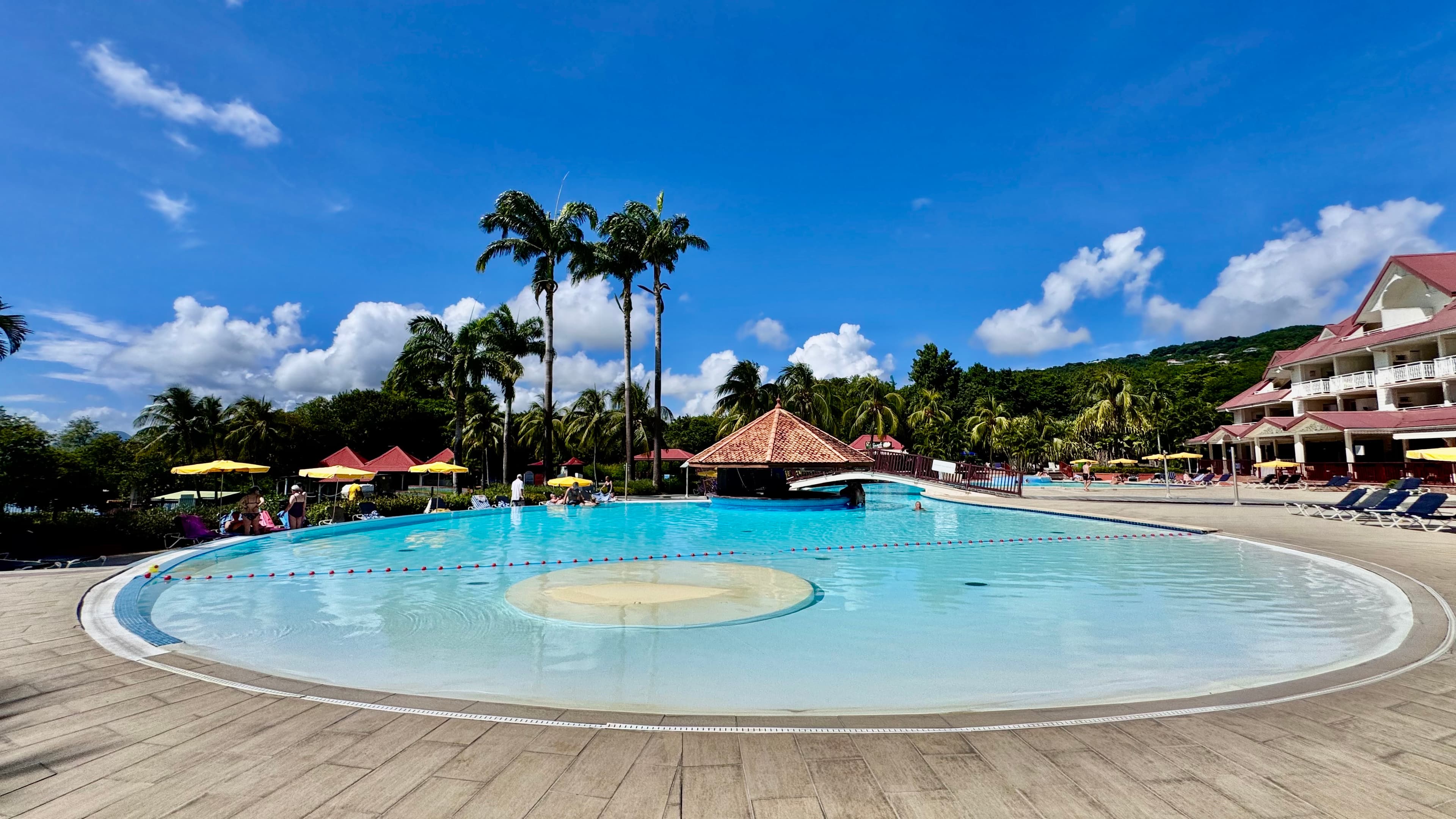 Piscine vue 9 - TI KAZ SOLEY - PIERRE ET VACANCES MARTINIQUE - Conciergerie SHIVAKEYS
