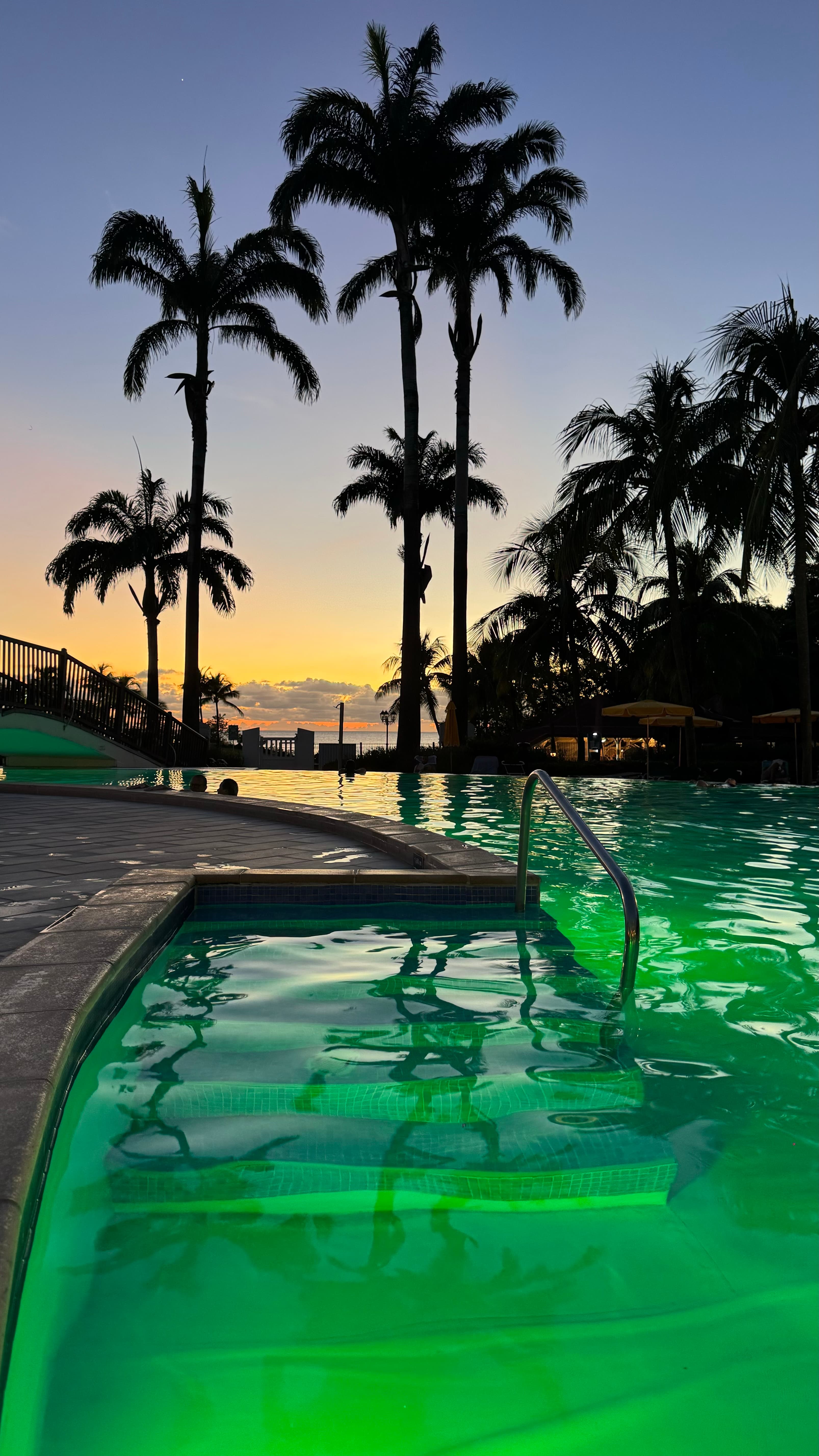Piscine vue 17 de nuit - TI KAZ SOLEY - PIERRE ET VACANCES MARTINIQUE - Conciergerie SHIVAKEYS