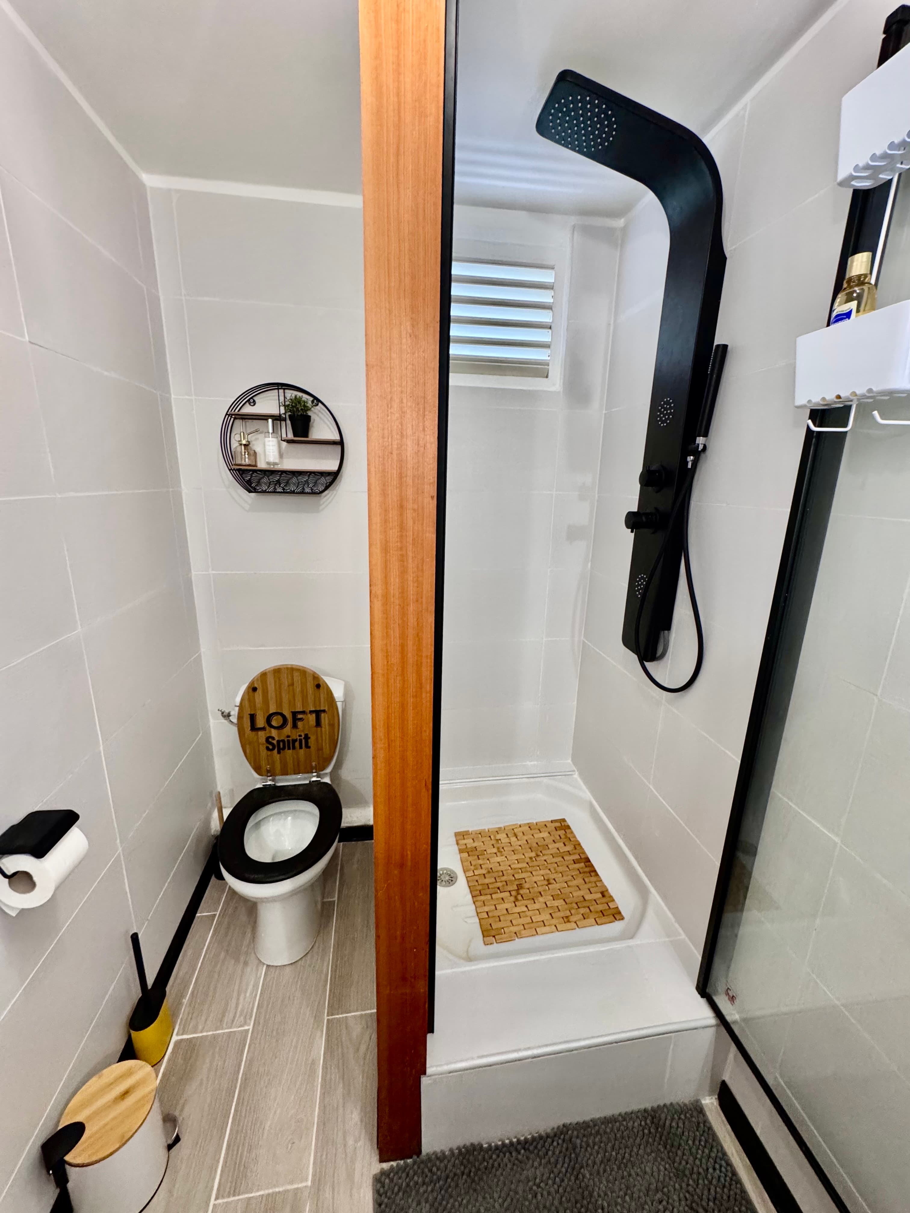 Salle de bain douche & WC - TI KAZ SOLEY - PIERRE ET VACANCES MARTINIQUE - Conciergerie SHIVAKEYS
