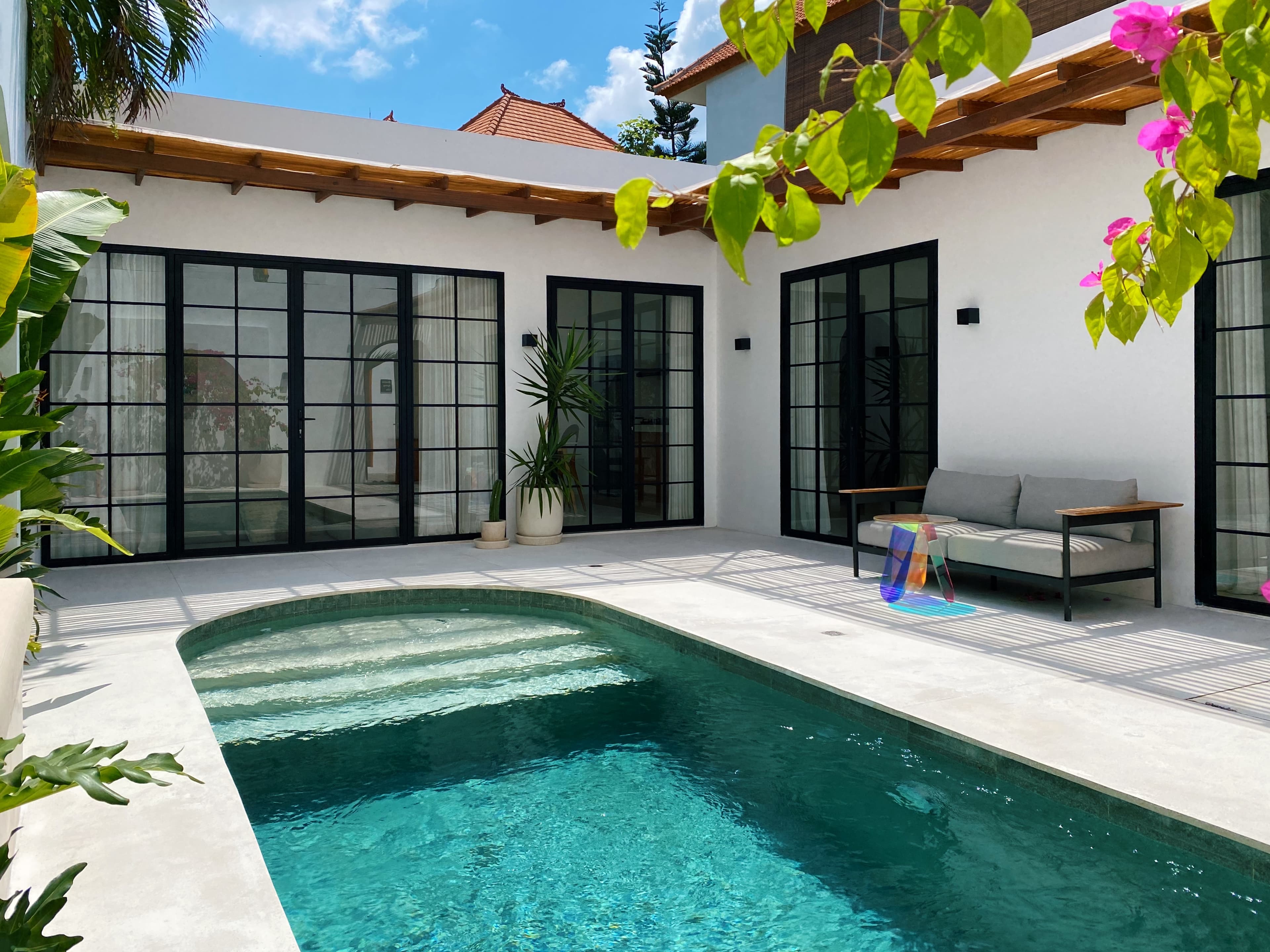 Piscine moderne - Villa White EDEN Canggu BALI