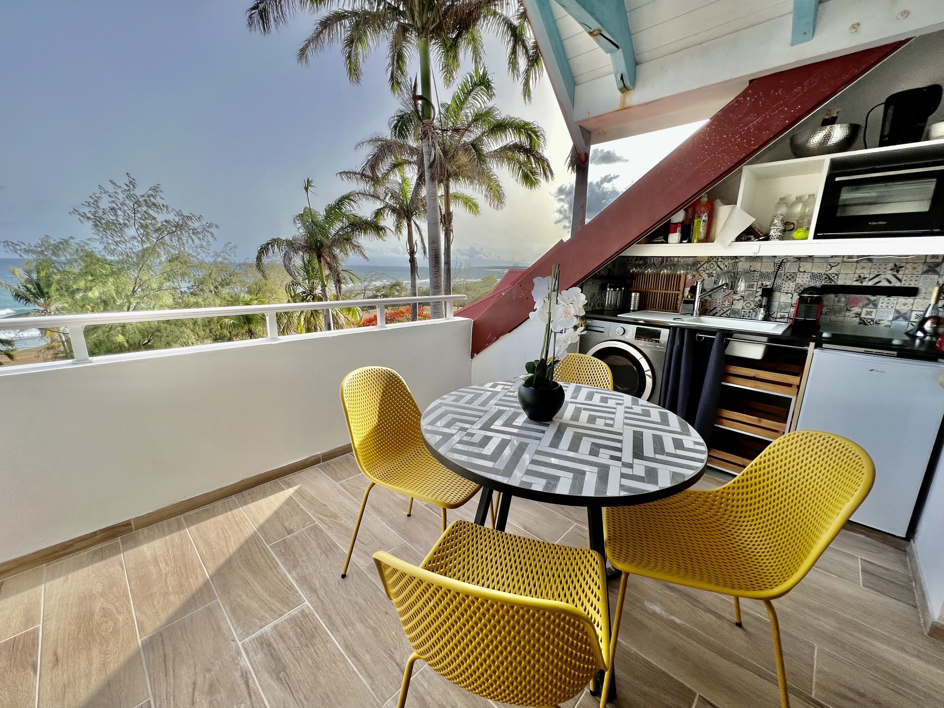 Cuisine sur terrasse vue mer - Ti Kaz Coco Douceuw - Pierre et Vacances - Sainte Anne - GUADELOUPE