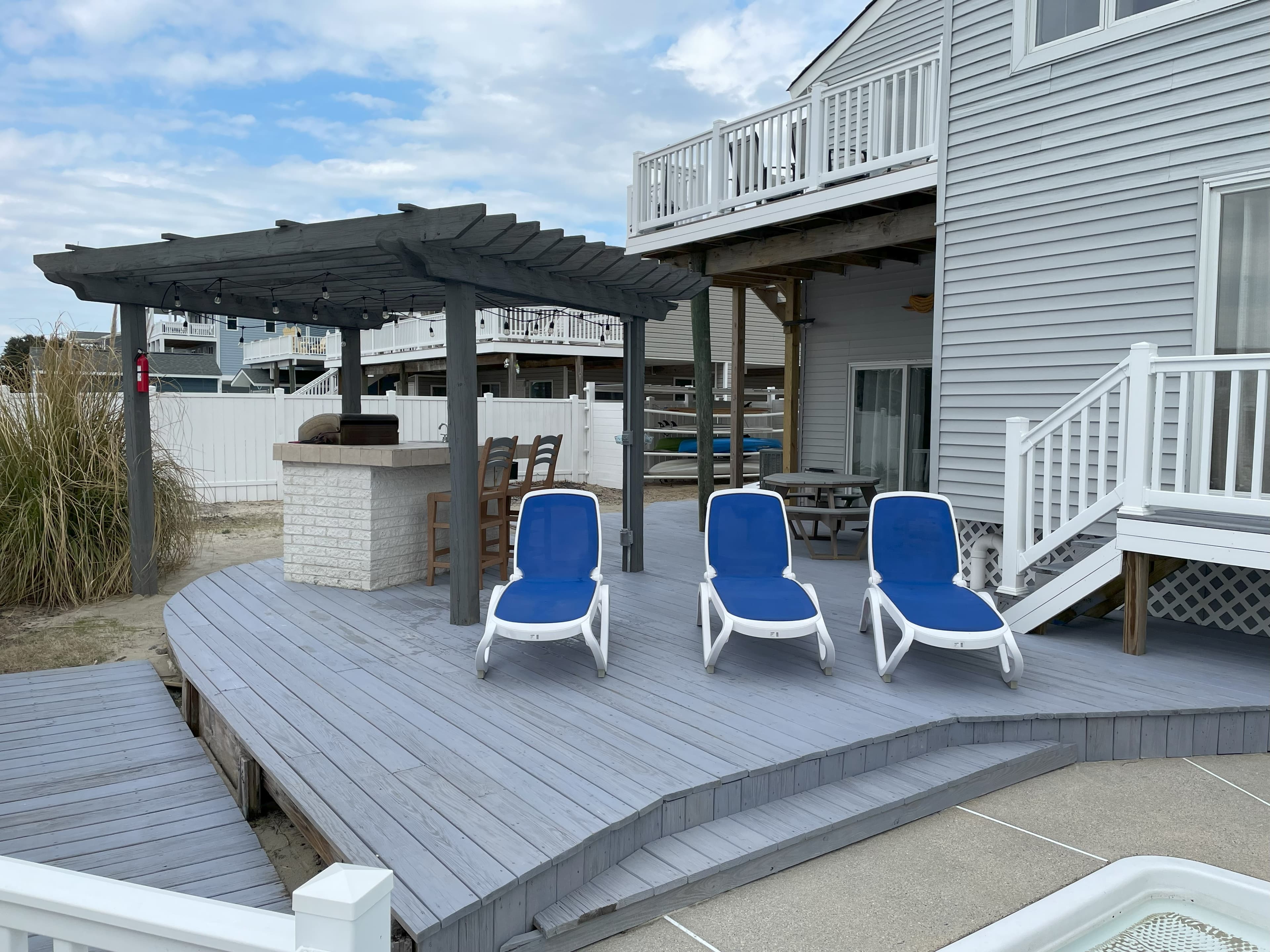 Downstairs back deck