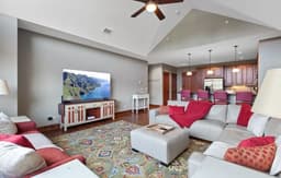 Your Downtown Playpad- Family Condo In Riverstone