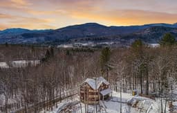 Black Mountain Treehouse | Views, Walk to Lifts