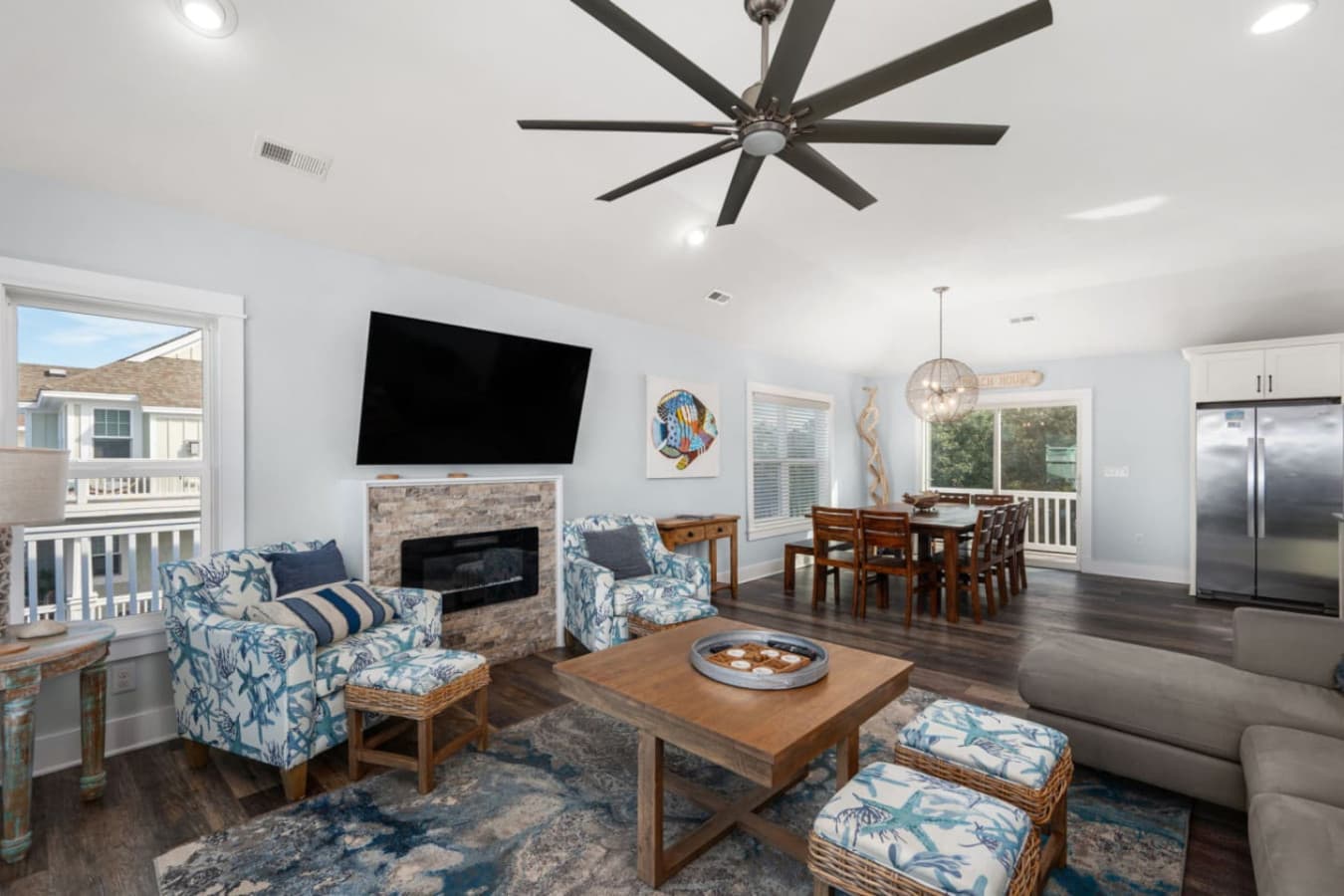 Relaxed living space w/ TV, fireplace & open sightlines to dining & kitchen