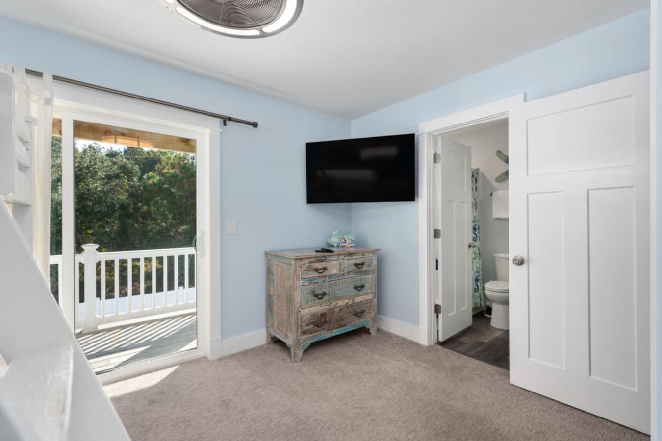 Cozy sitting nook w/ TV, balcony access & relaxed coastal style