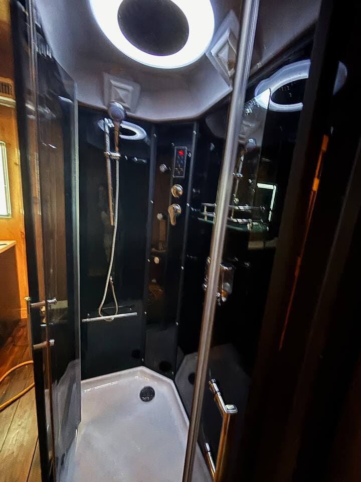 2 sinks and a stream shower for you to enjoy this modern bathroom!