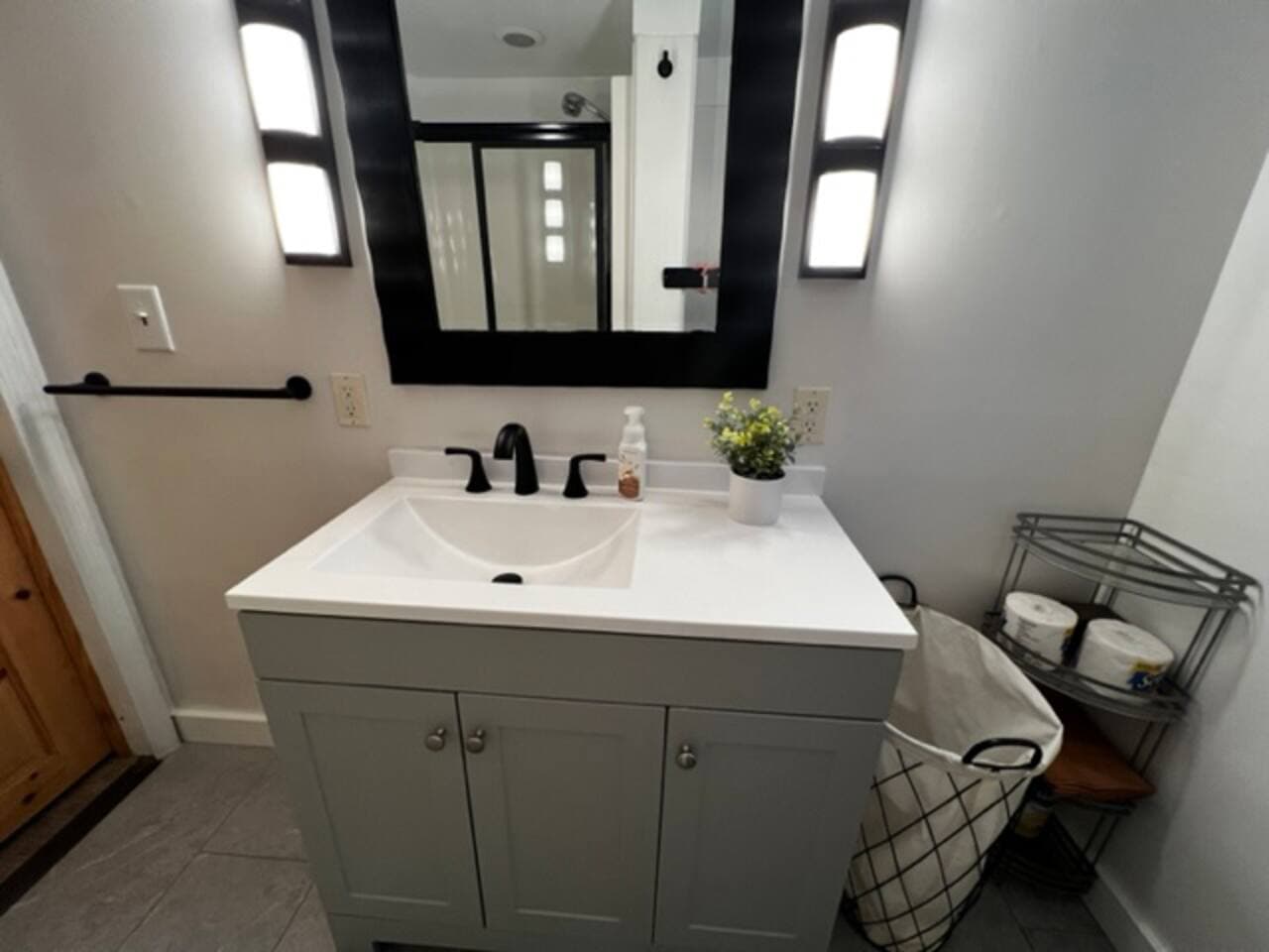 Bathroom sink