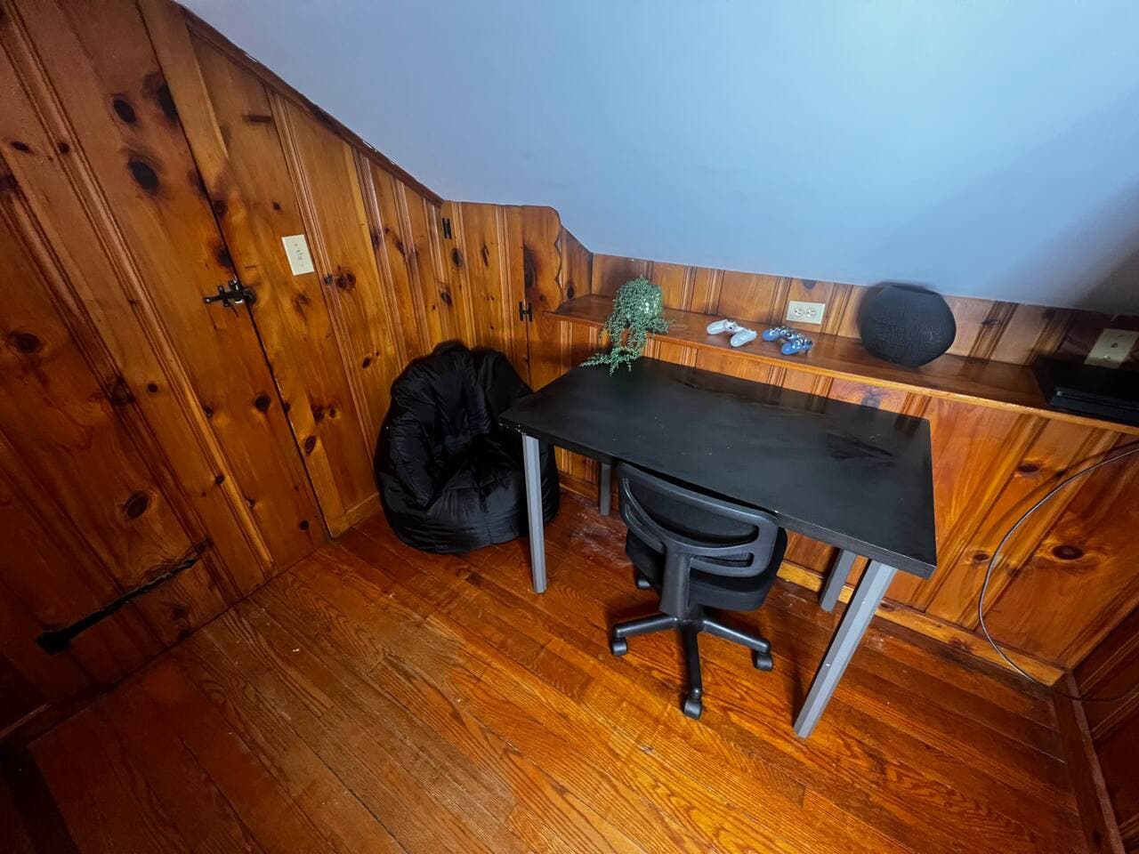 Office space in this bedroom and gaming console