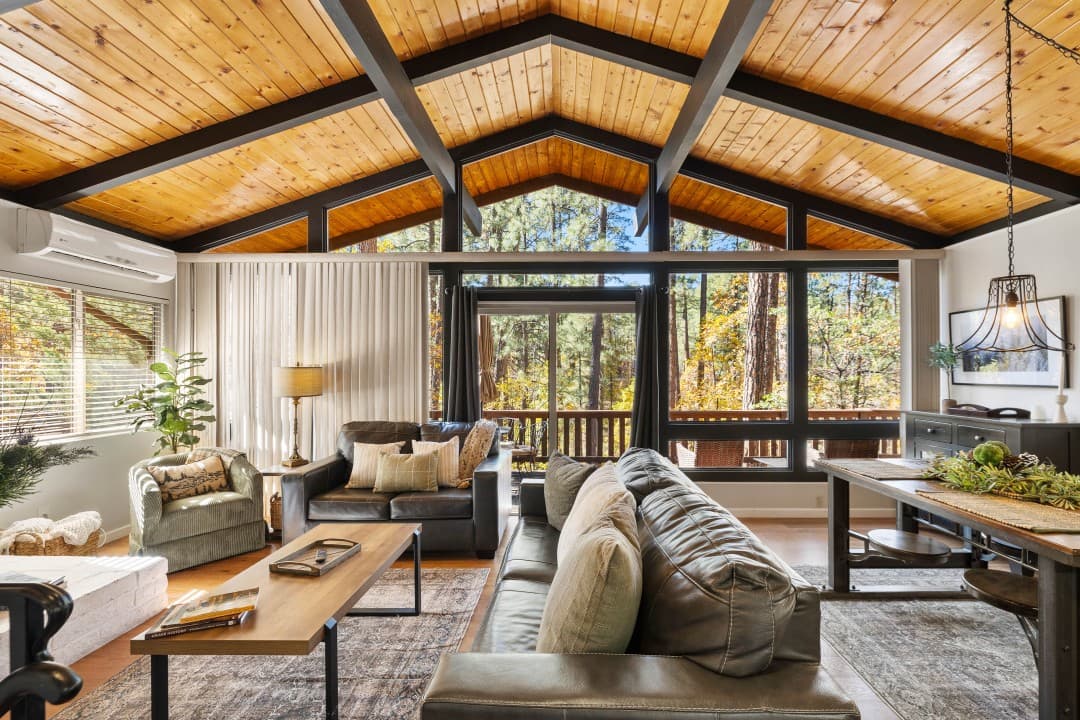 Ponderosa HideAway 4-BR Cabin|Mtn View•Trails•Brbq