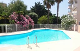 T2,garage,AC,swimming pool,750 m from the beach.