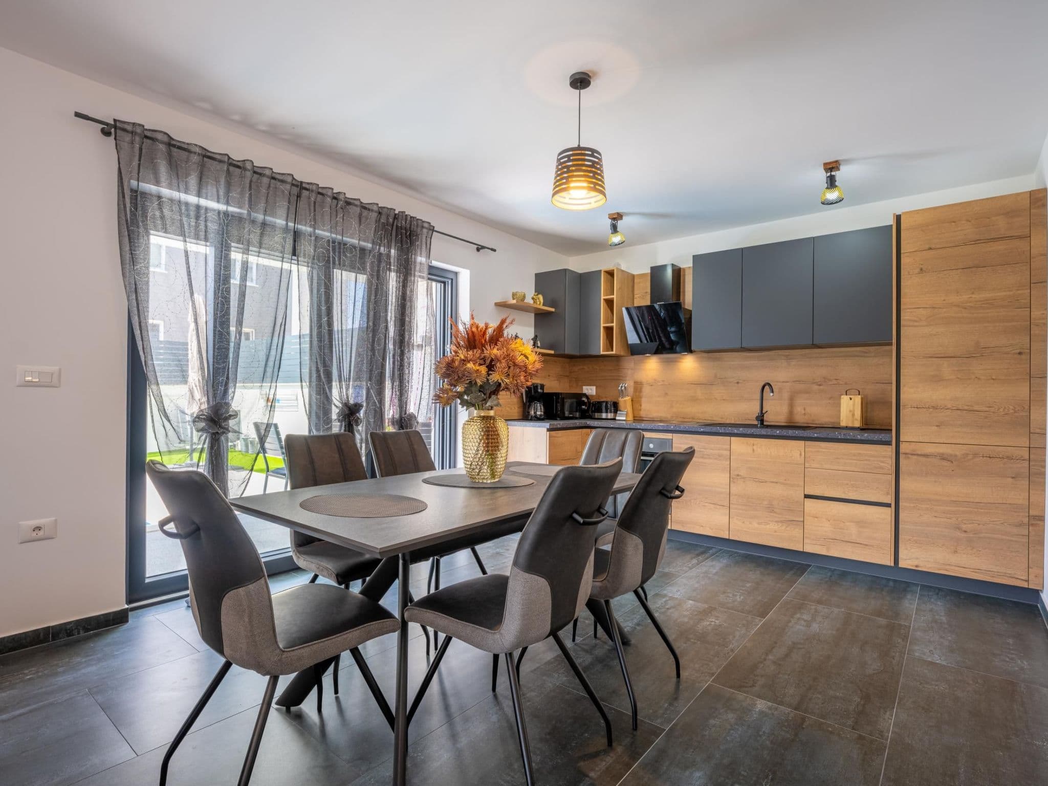 Kitchen / Dining Room