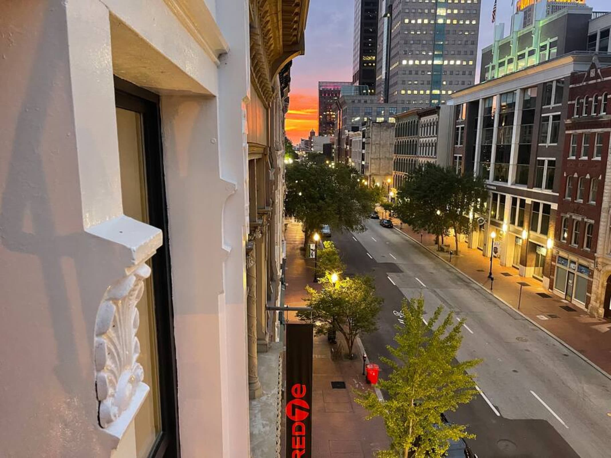 Facing East/Downtown.