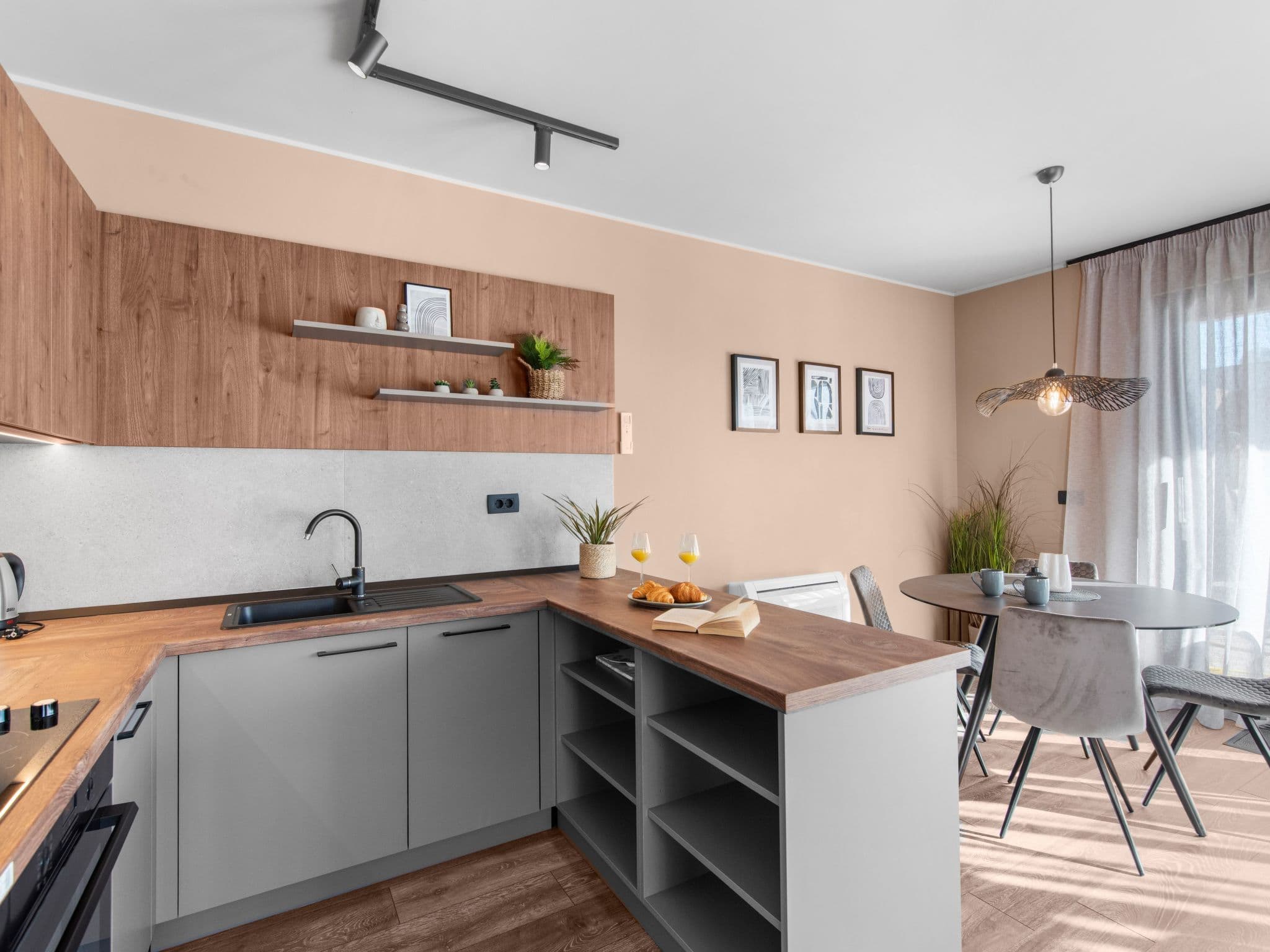 Kitchen / Dining Room