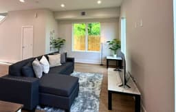 Cozy Modern Retreat | 10 Mins to Heights & Downtown