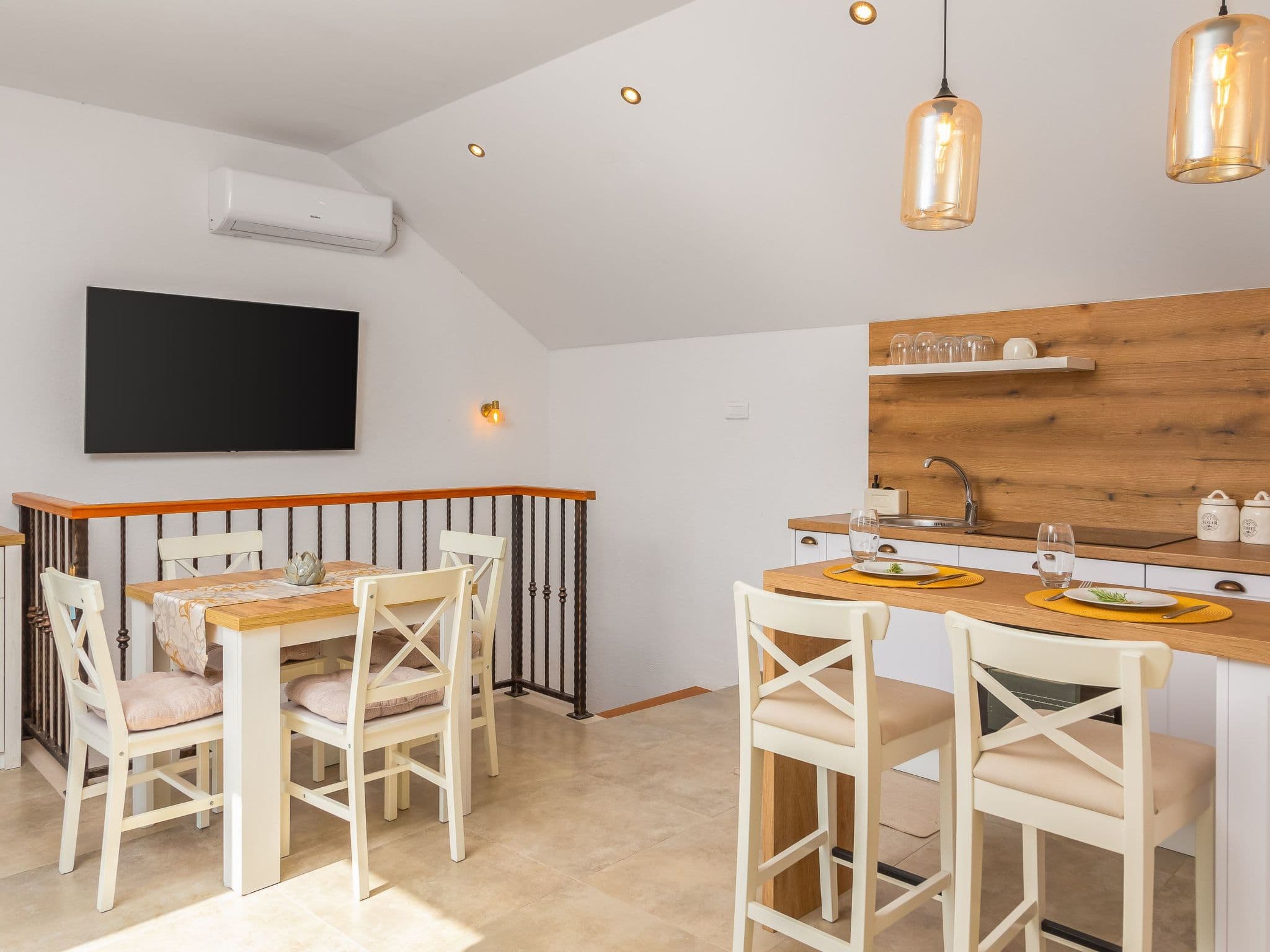 Kitchen / Dining Room