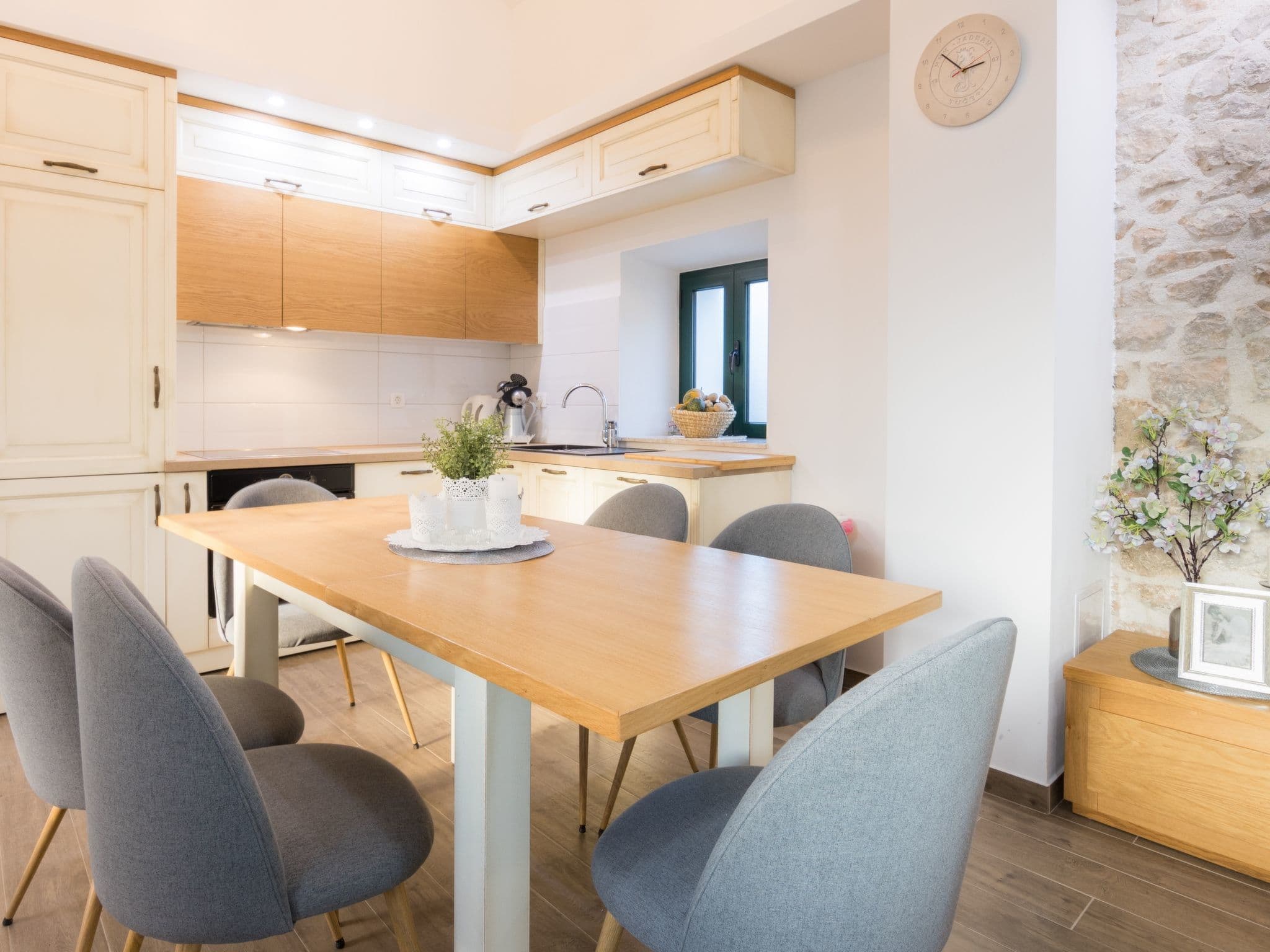 Kitchen / Dining Room