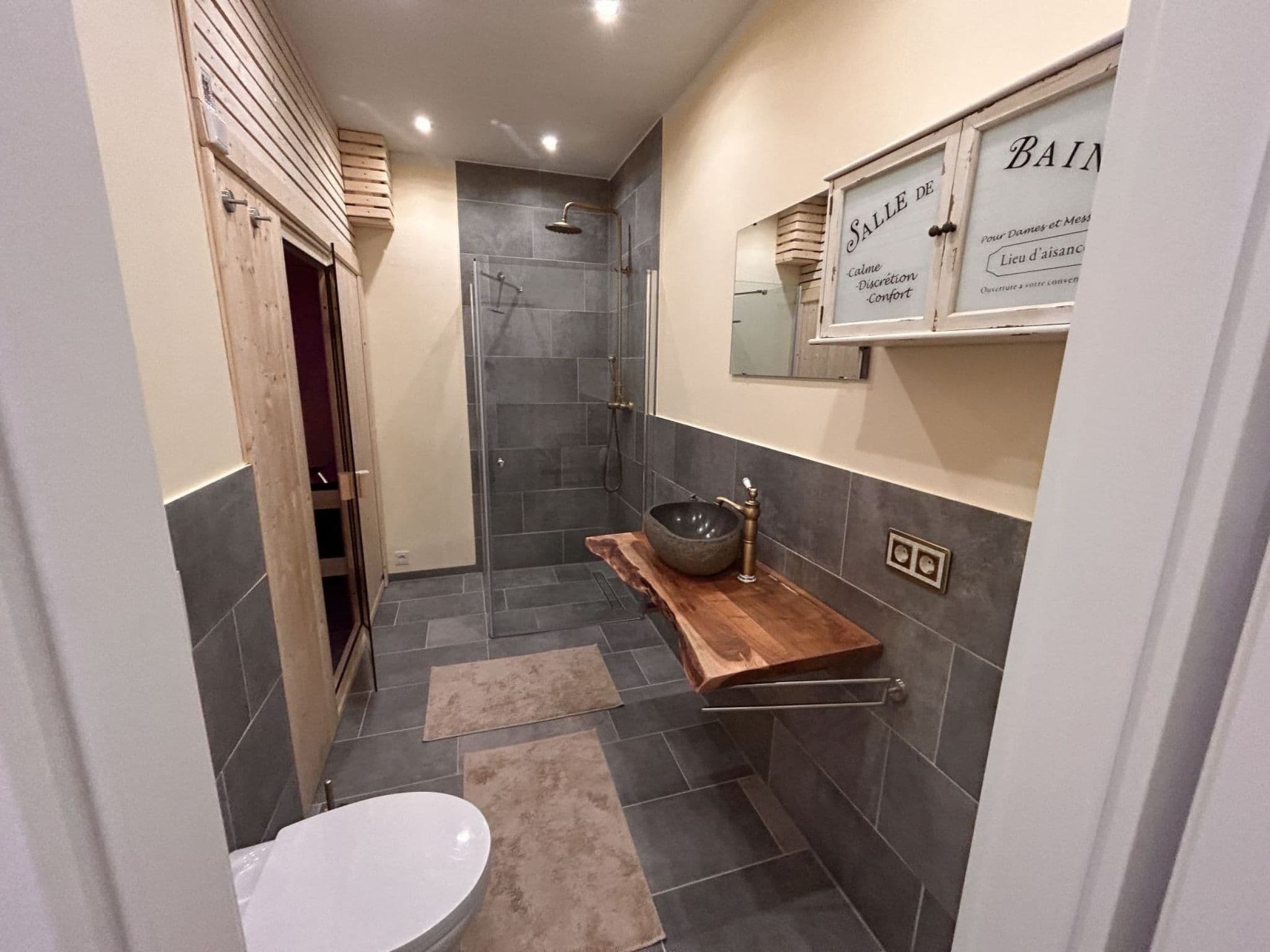 Bathroom / Wellness