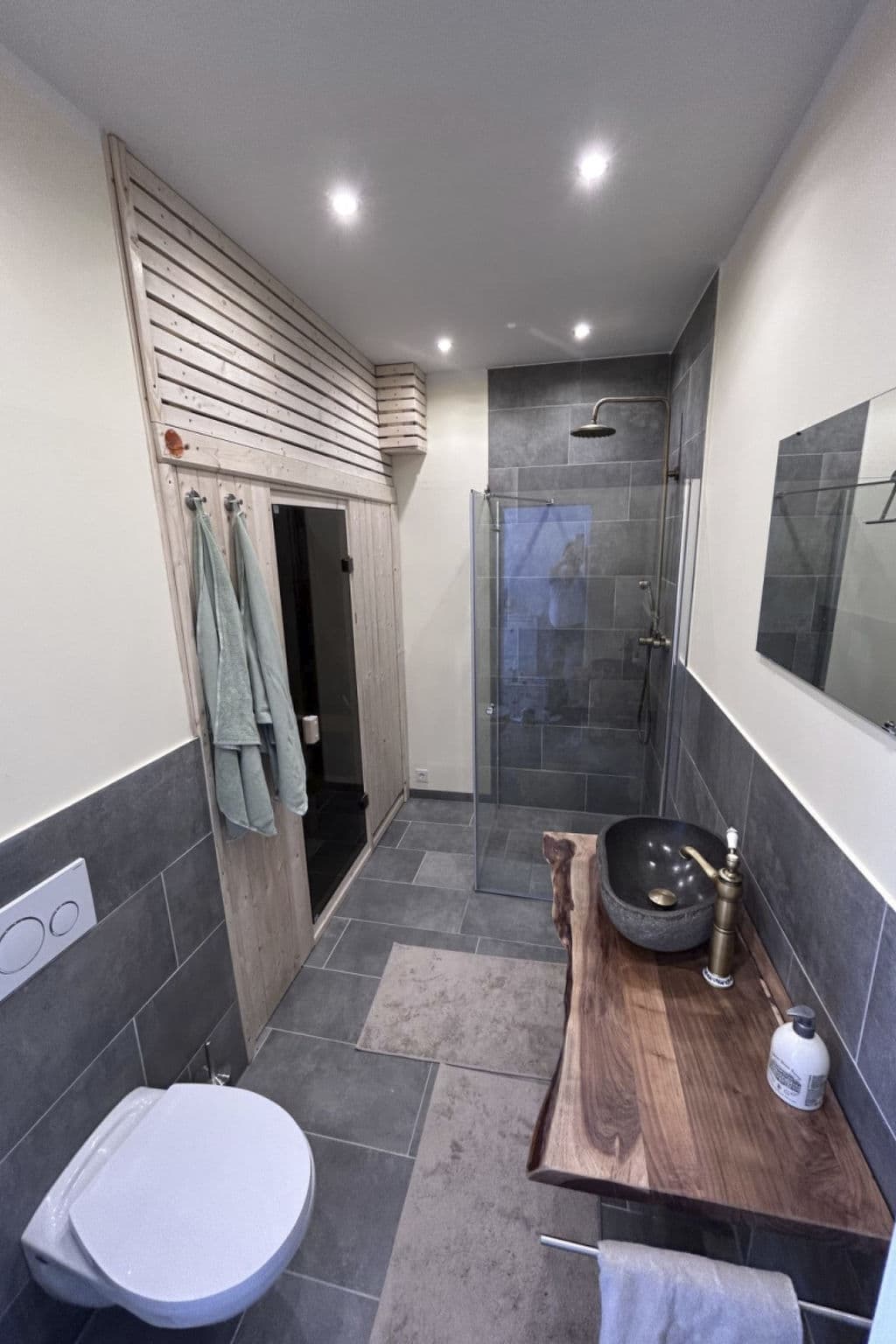 Bathroom / Wellness