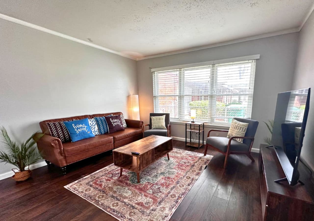 Eastside Gem | Cozy, Clean & Close to Everything