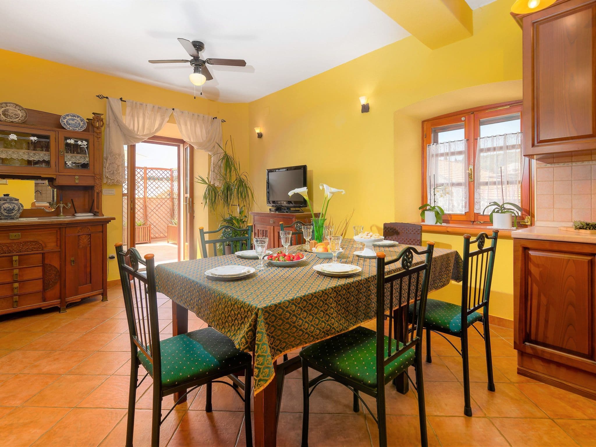 Kitchen / Dining Room