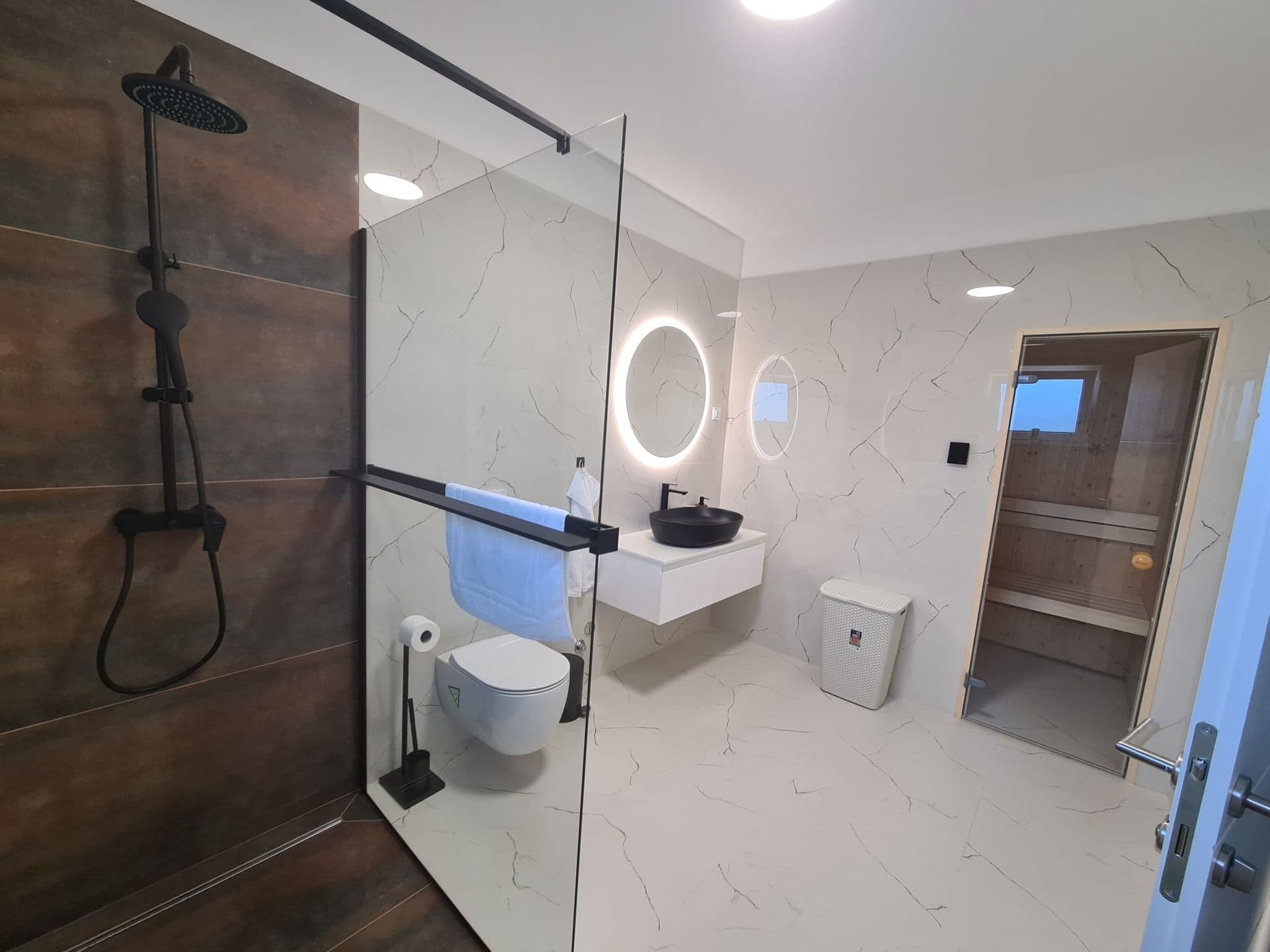 Bathroom / Wellness
