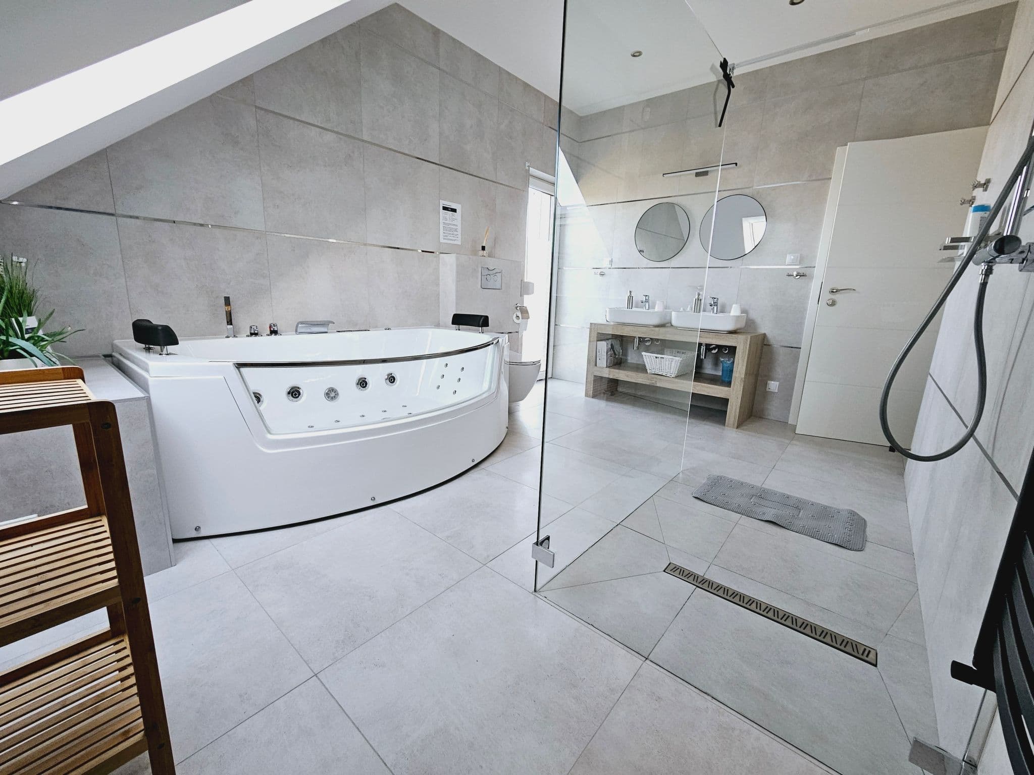 Bathroom / Wellness