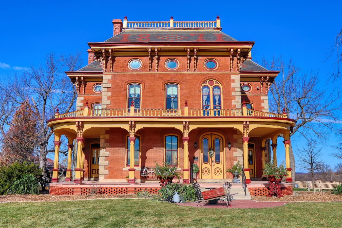 Pella Mansion est. 1871