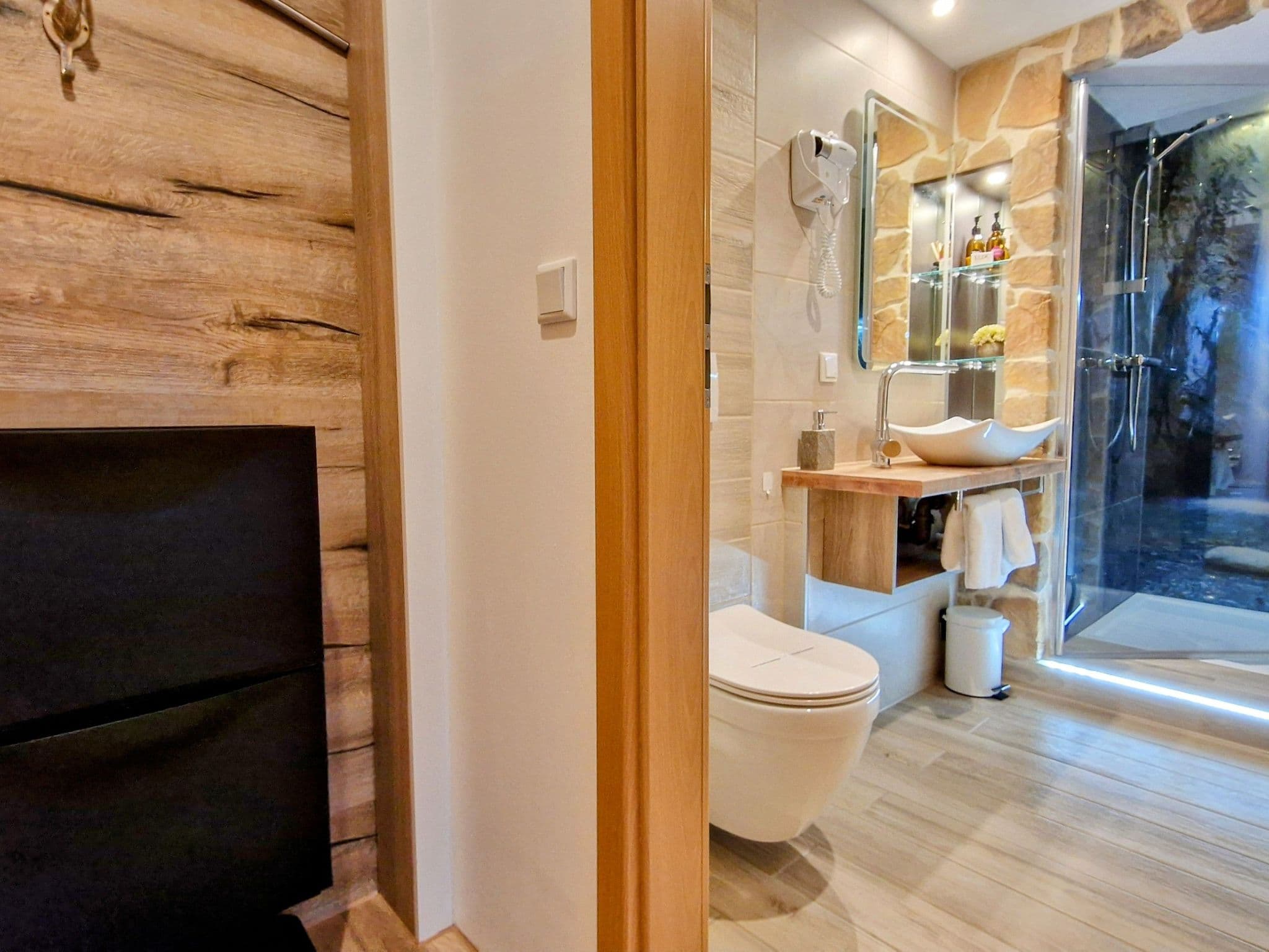 Bathroom / Wellness