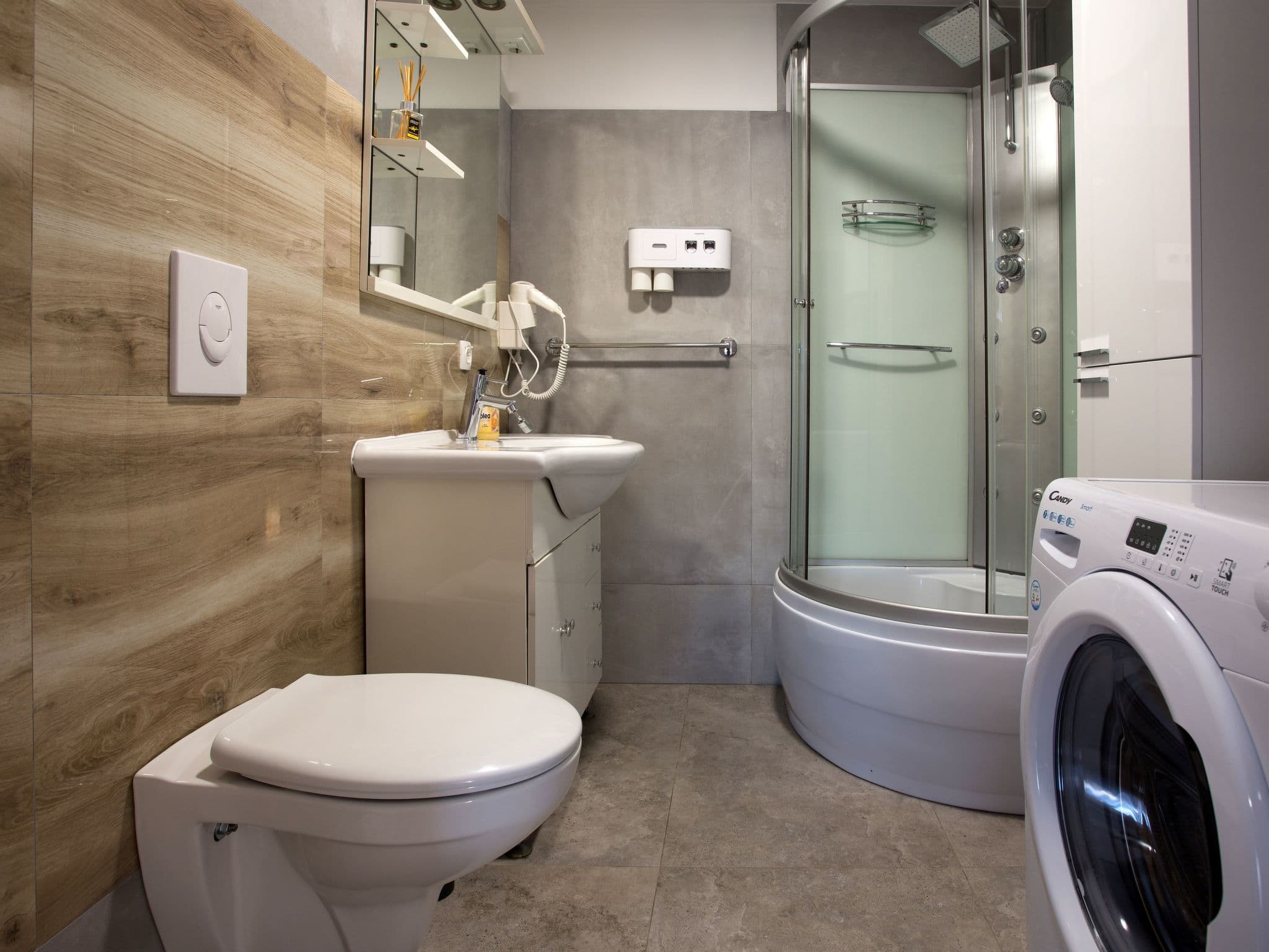 Bathroom / Wellness