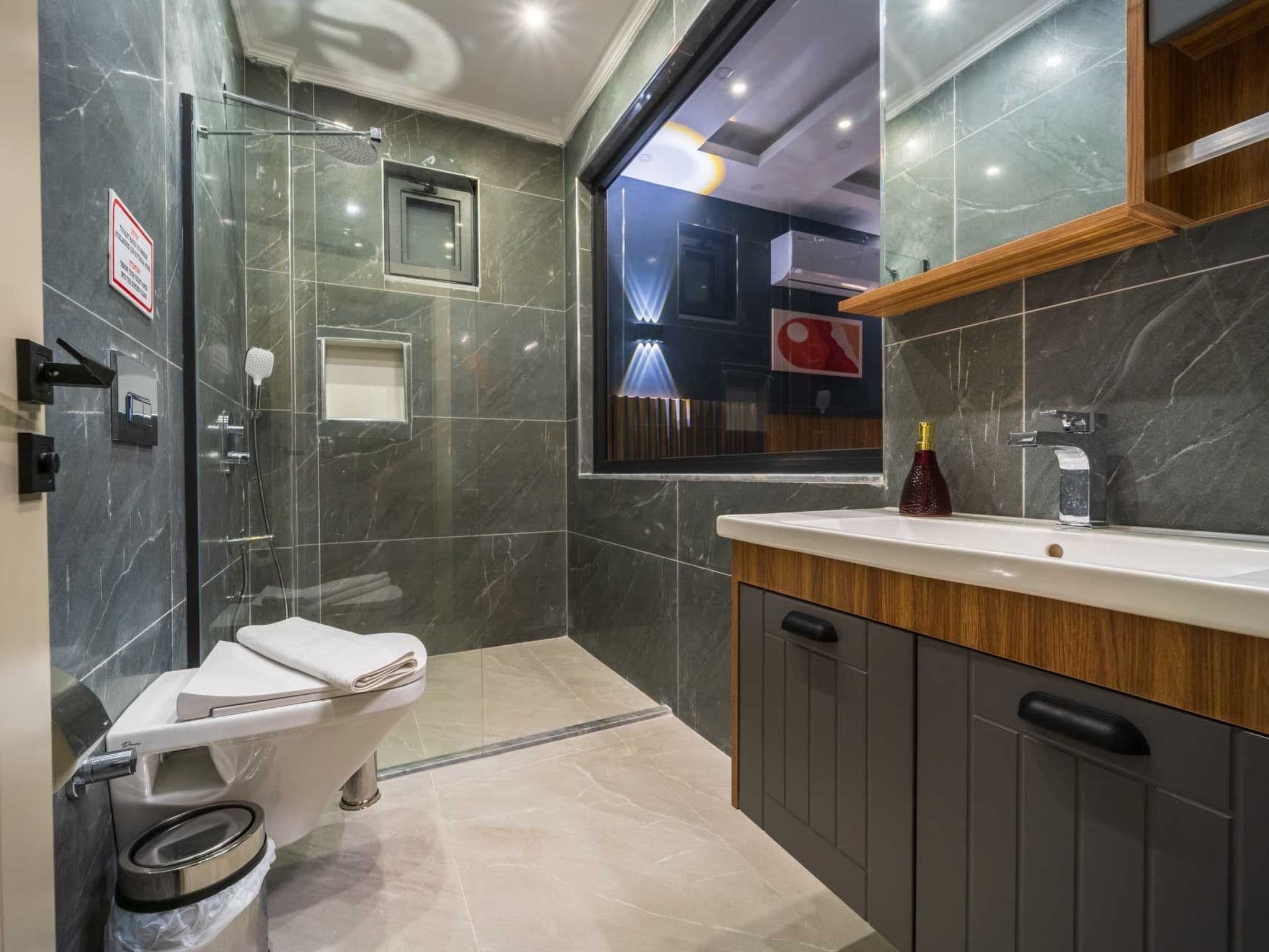 Bathroom / Wellness