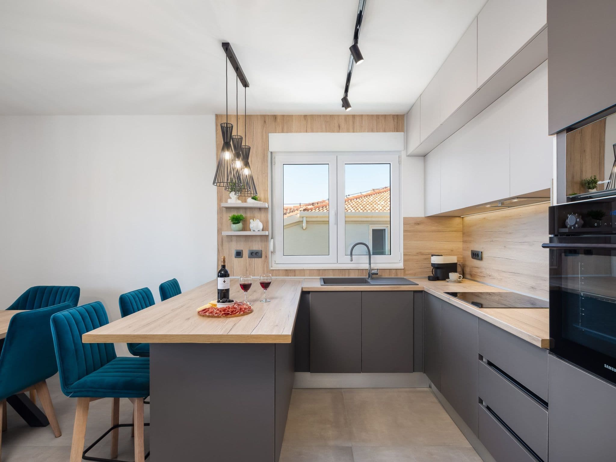 Kitchen / Dining Room