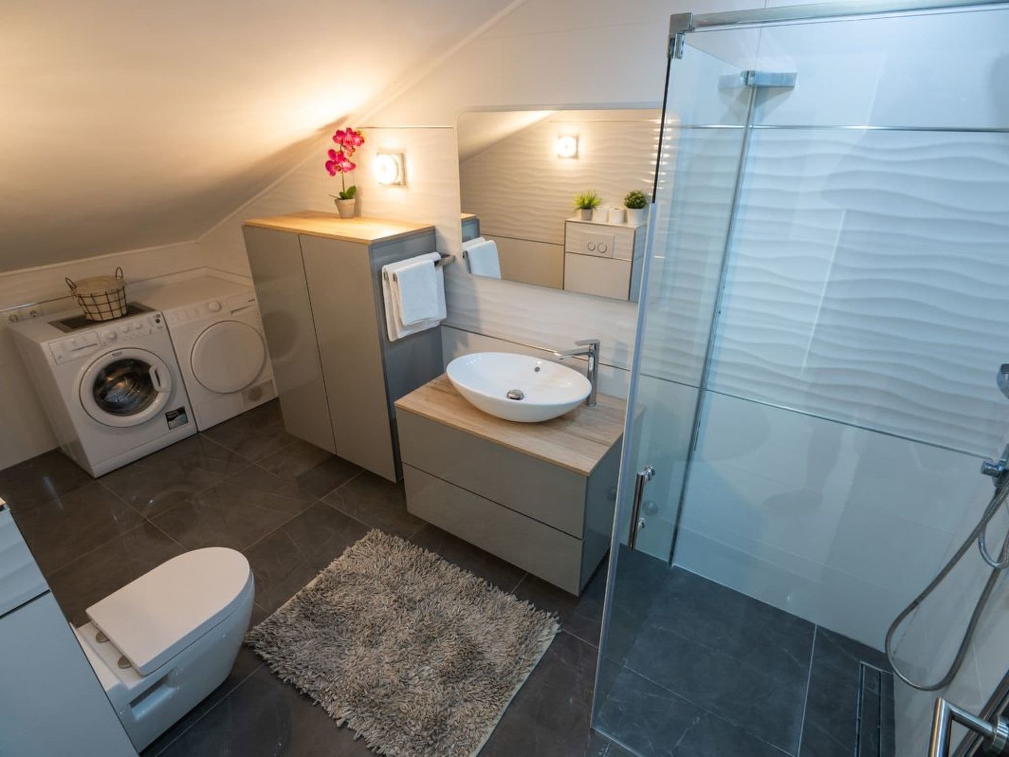 Bathroom / Wellness