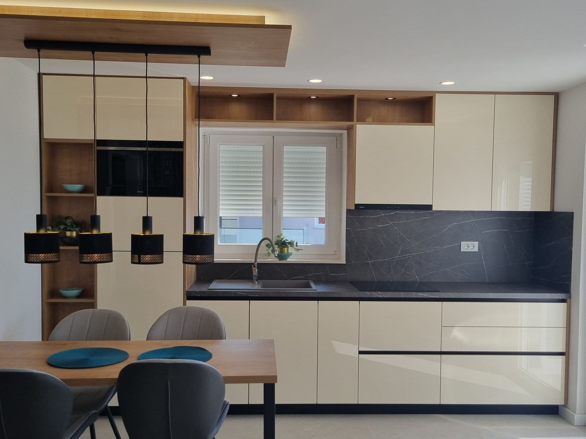 Kitchen / Dining Room