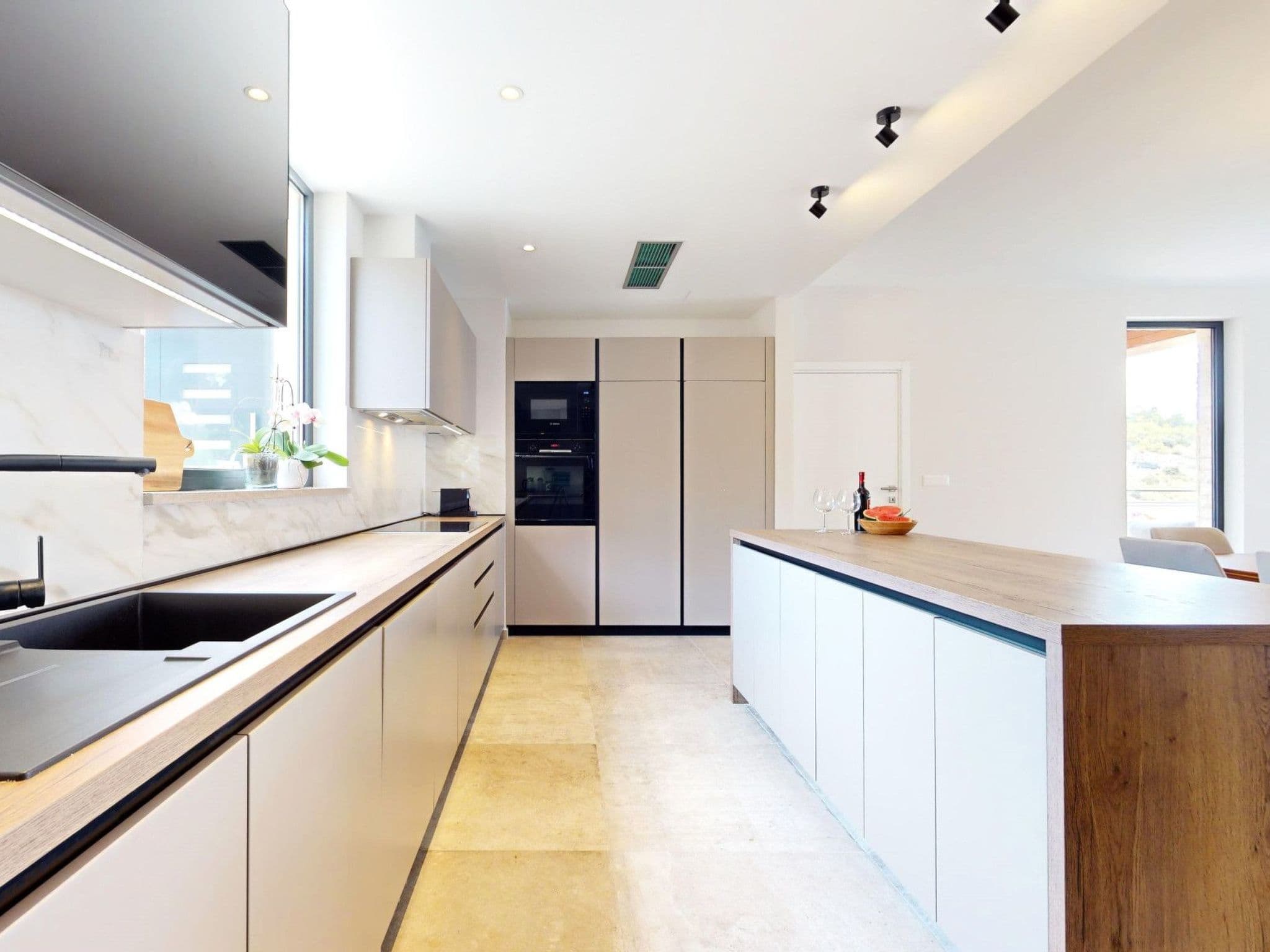 Kitchen / Dining Room