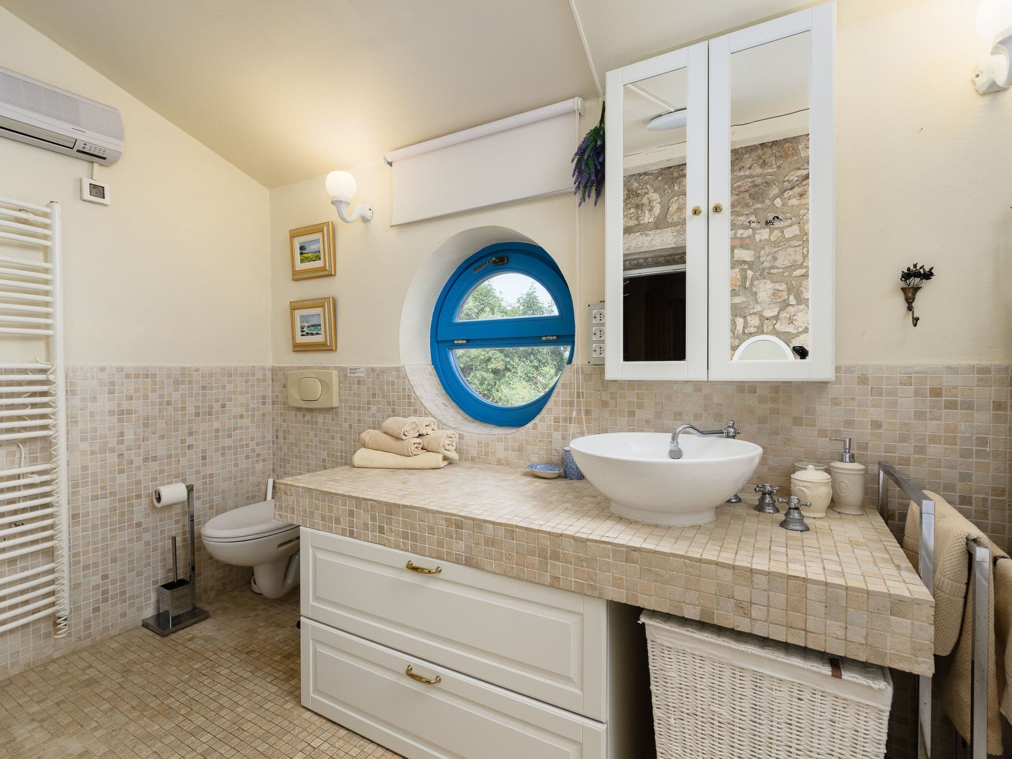 Bathroom / Wellness