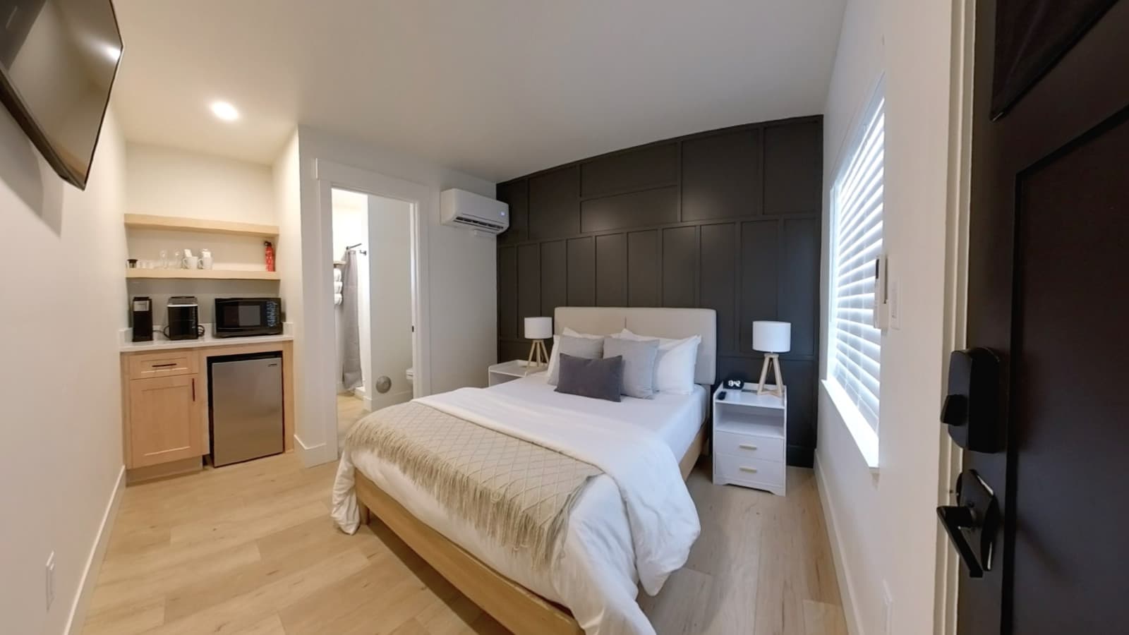 Pet-Friendly Studio Near Lake Coeur d'Alene – Cozy, Modern & Perfectly Located!