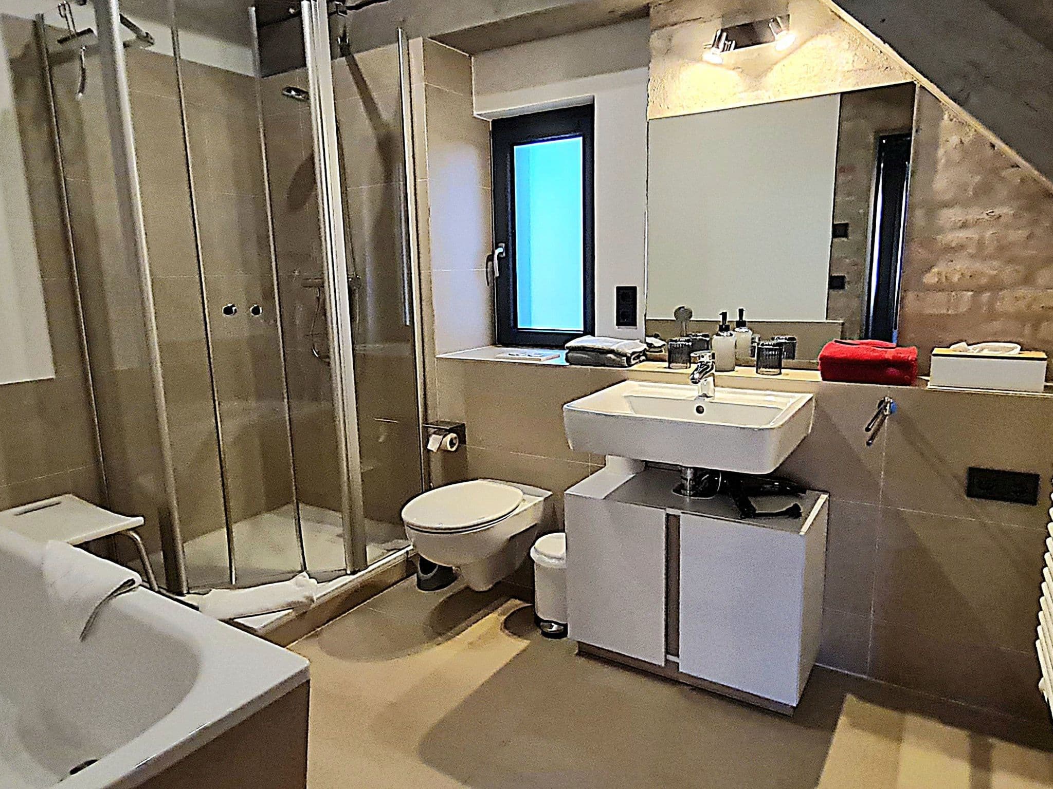 Bathroom / Wellness