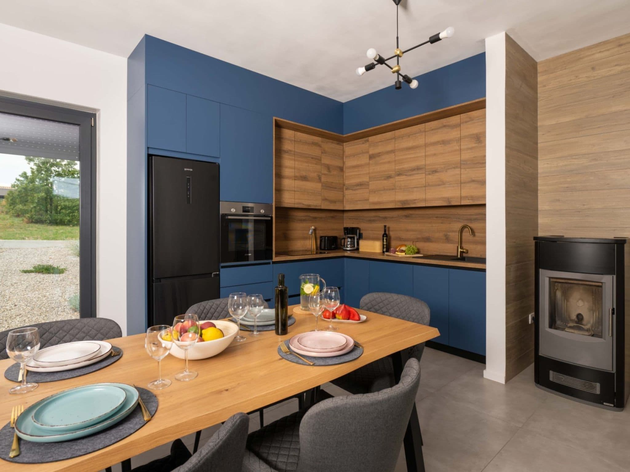 Kitchen / Dining Room