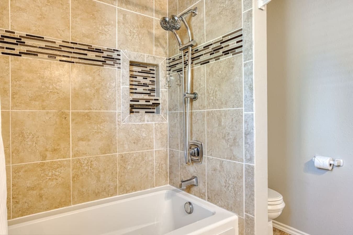 Shower/tub combo in full bath on top floor with detachable shower head