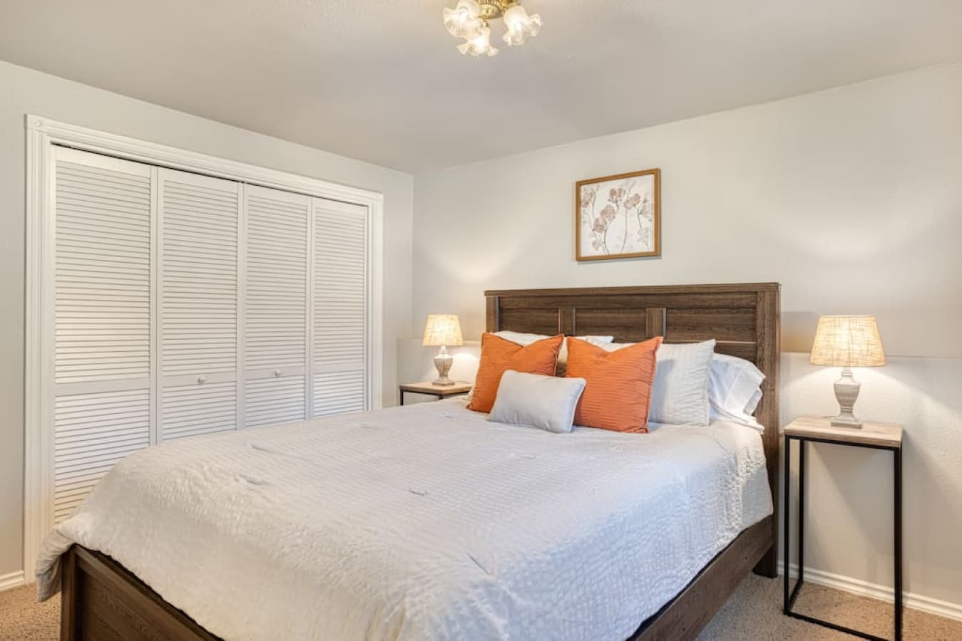 Queen guest bedroom 1 floor below the main floor
