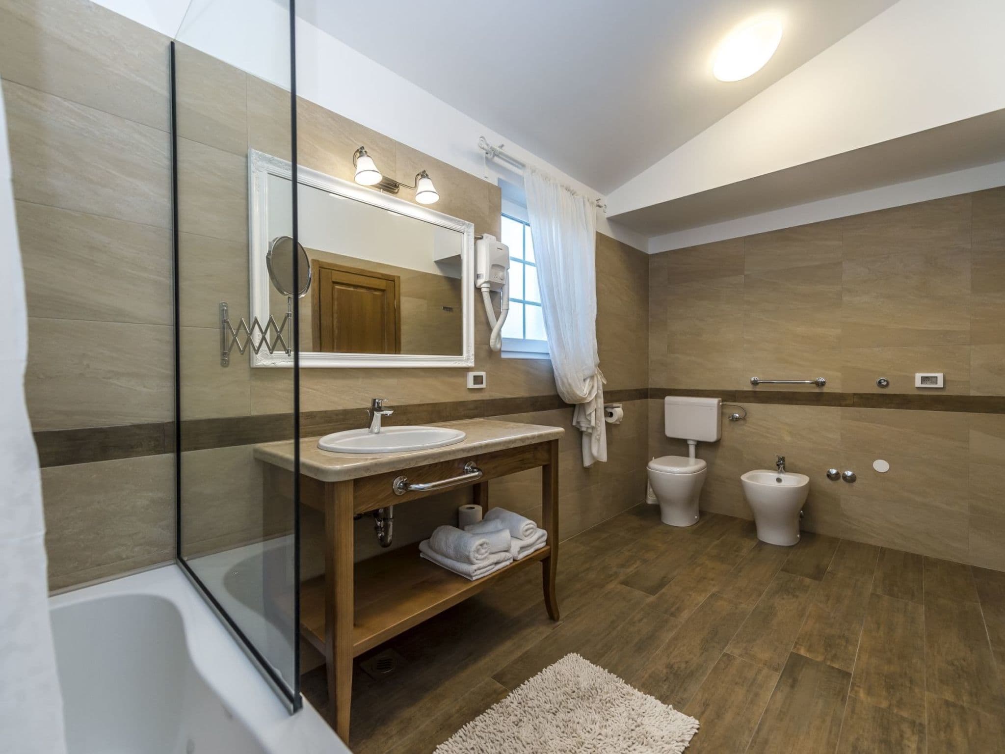 Bathroom / Wellness