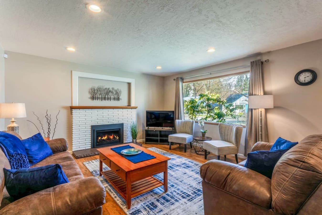 Spacious Downtown CDA Retreat – 4BR, Fenced Yard & Cozy Fire Pit!