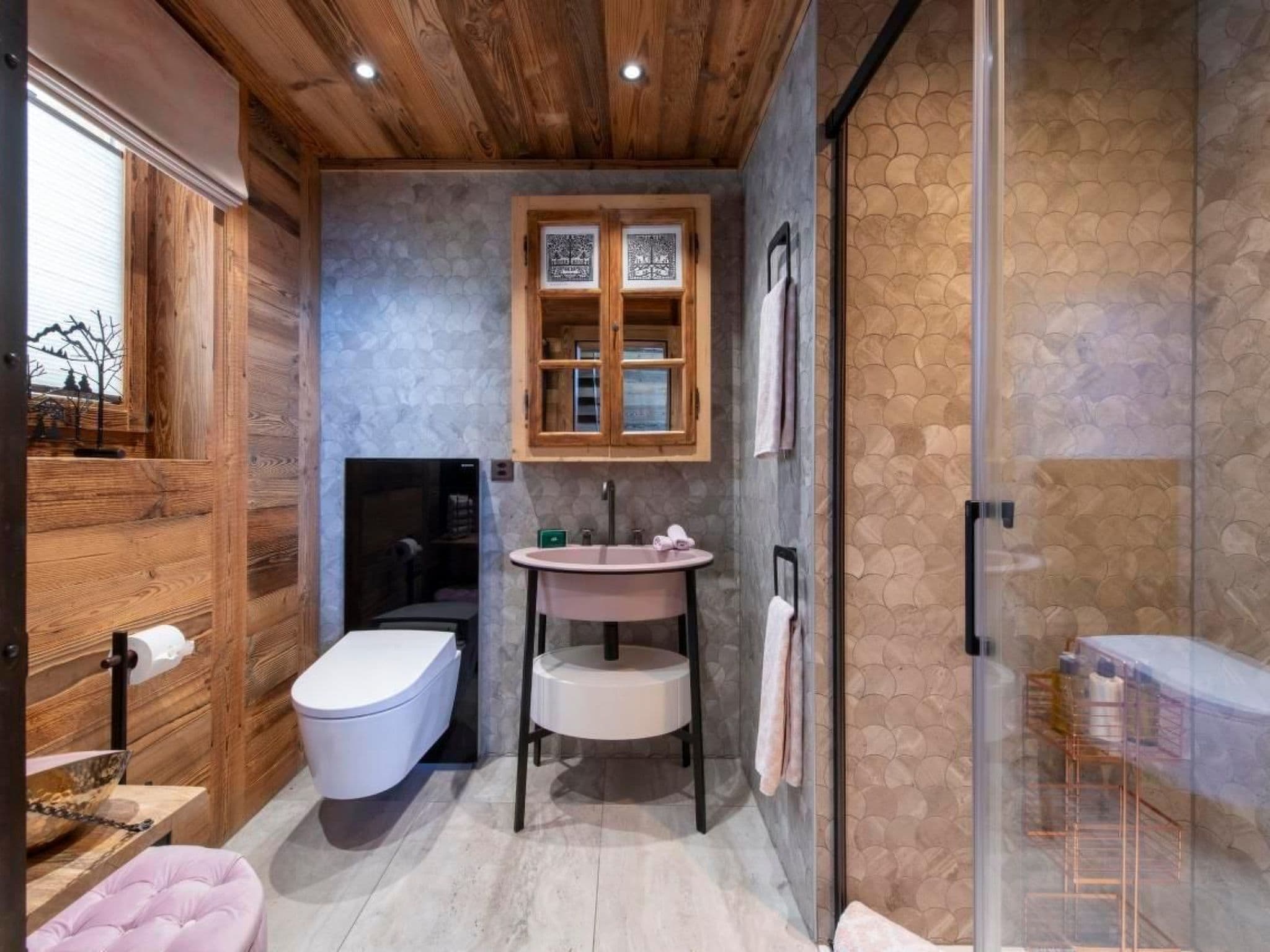 Bathroom / Wellness