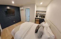 Close to Downtown CDA, Lake, & Food Truck Pavilion Next Door!