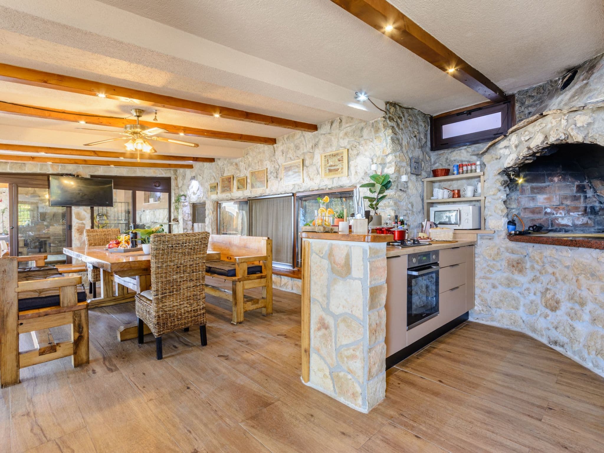 Kitchen / Dining Room
