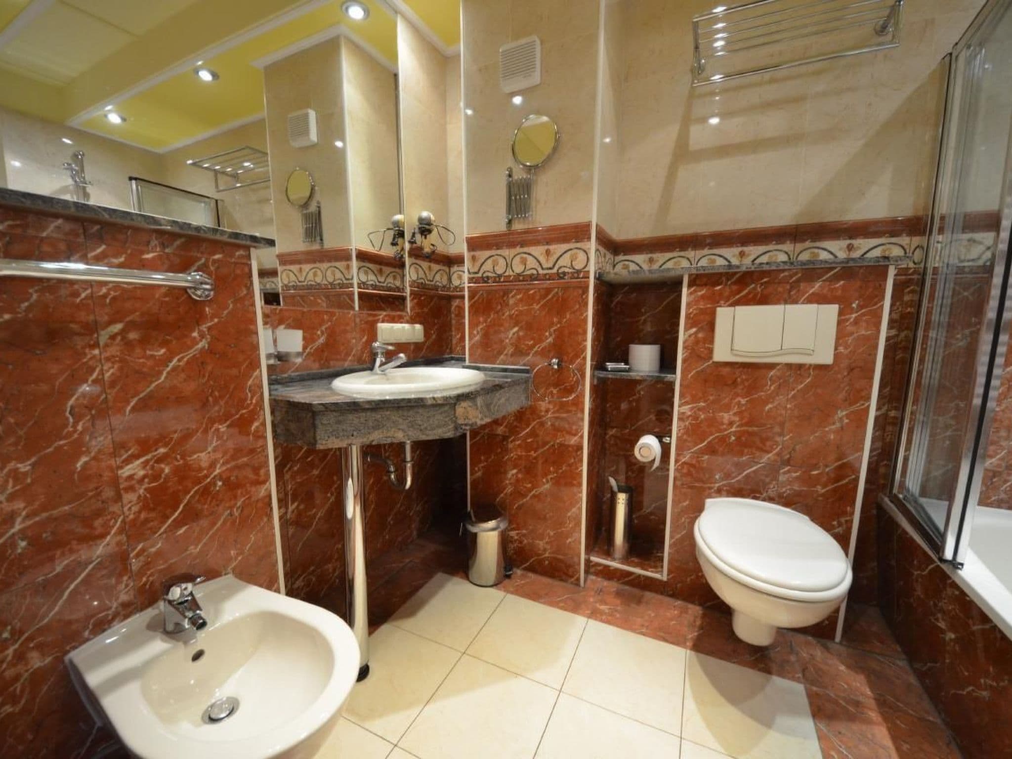 Bathroom / Wellness